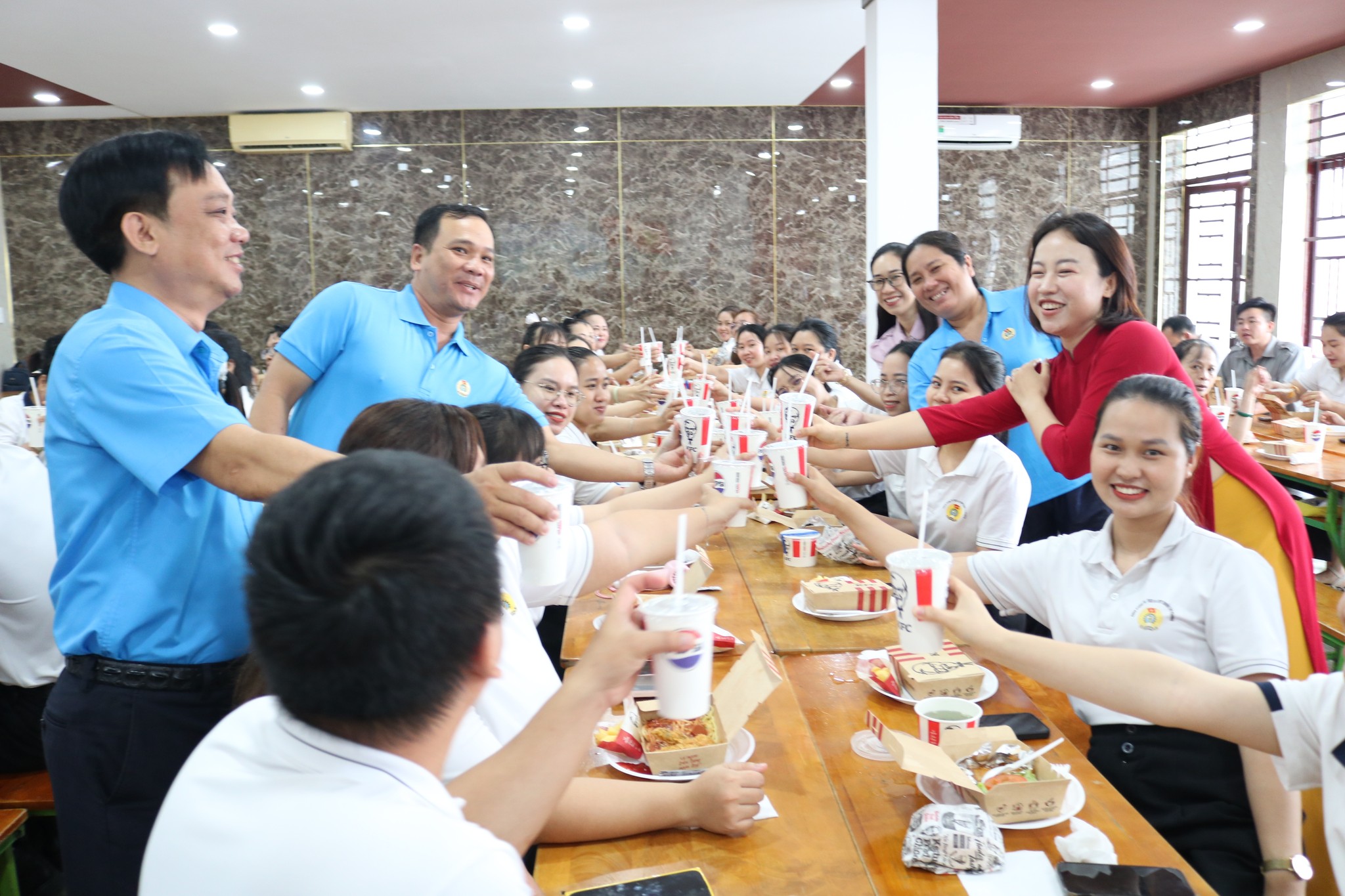 Ấm áp "Bữa cơm Công đoàn" ở phường An Hội Tây- Ảnh 1.