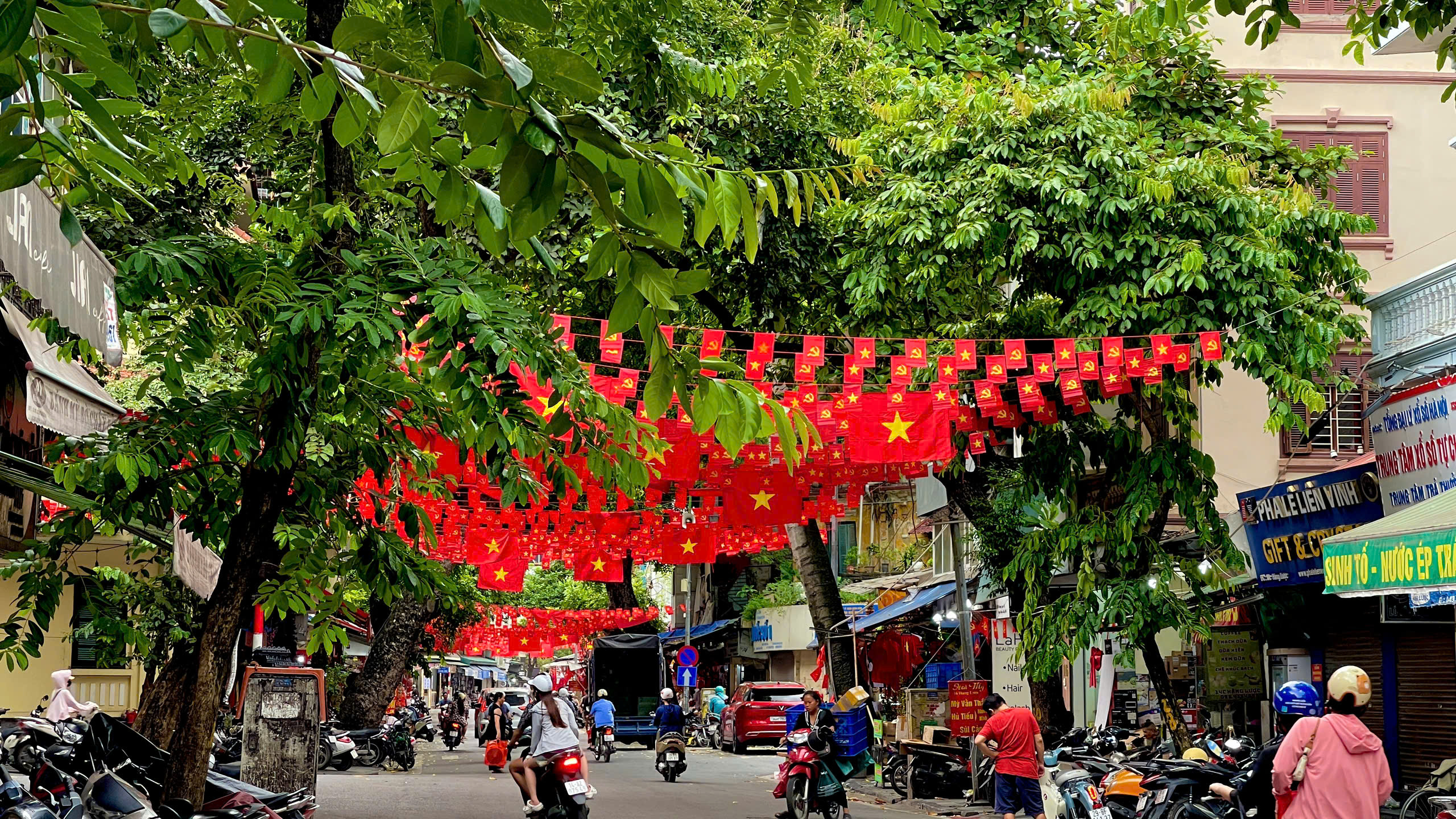 H&agrave; Nội rực rỡ sắc cờ ch&agrave;o mừng 80 năm Quốc kh&aacute;nh 2-9- Ảnh 5.