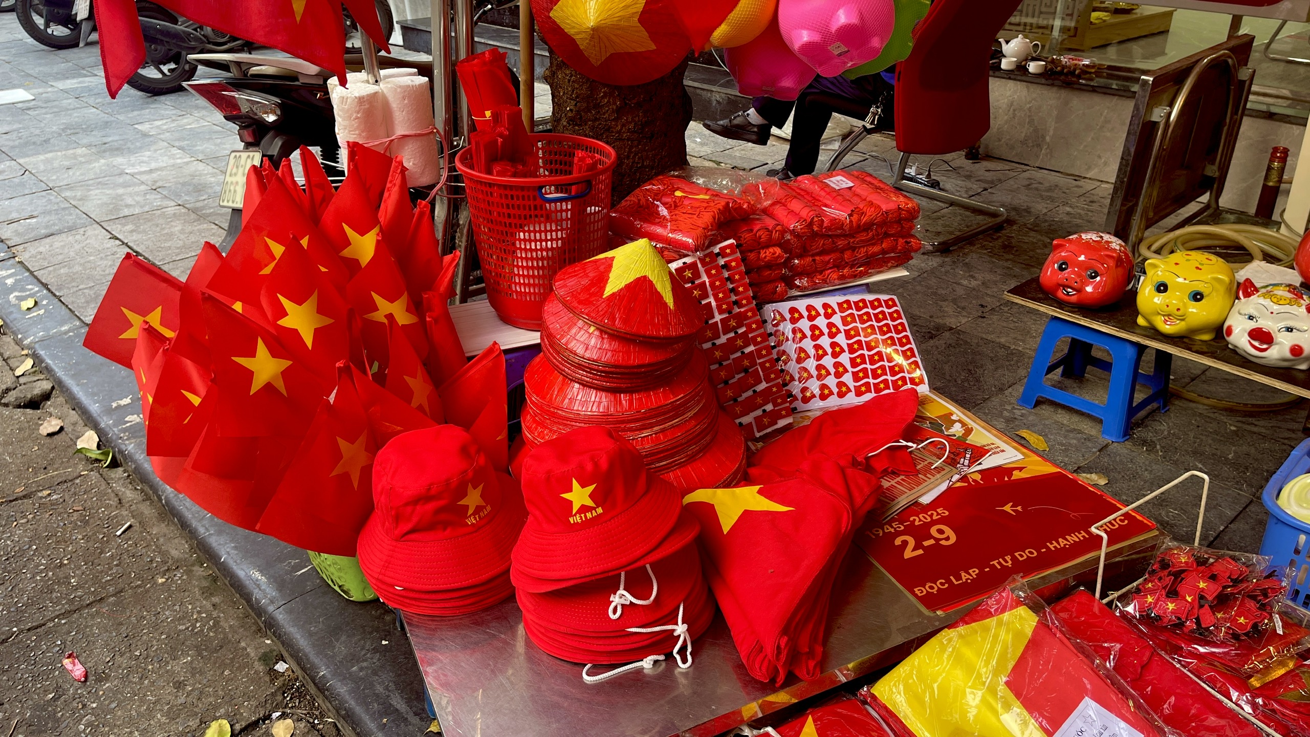 H&agrave; Nội rực rỡ sắc cờ ch&agrave;o mừng 80 năm Quốc kh&aacute;nh 2-9- Ảnh 6.