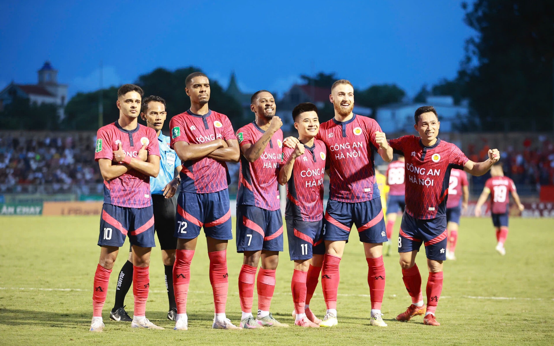 "Derby thủ đô" khai màn V-League 2025-2026