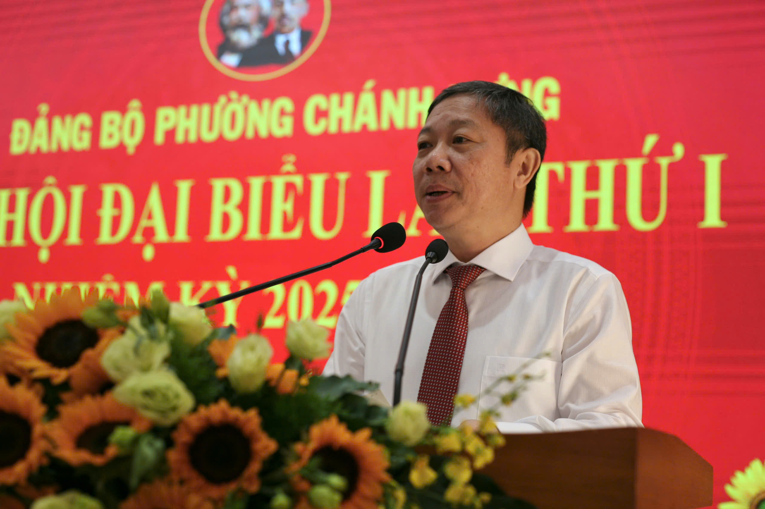 Hơn 200 đại biểu tham dự Đại hội Đảng bộ phường Ch&aacute;nh Hưng - Ảnh 8.
