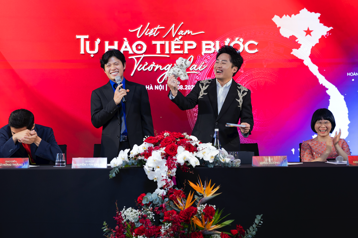 Bộ đôi nhạc sĩ Nguyễn Văn Chung - Tùng Dương ra MV mừng ngày Quốc khánh- Ảnh 1.