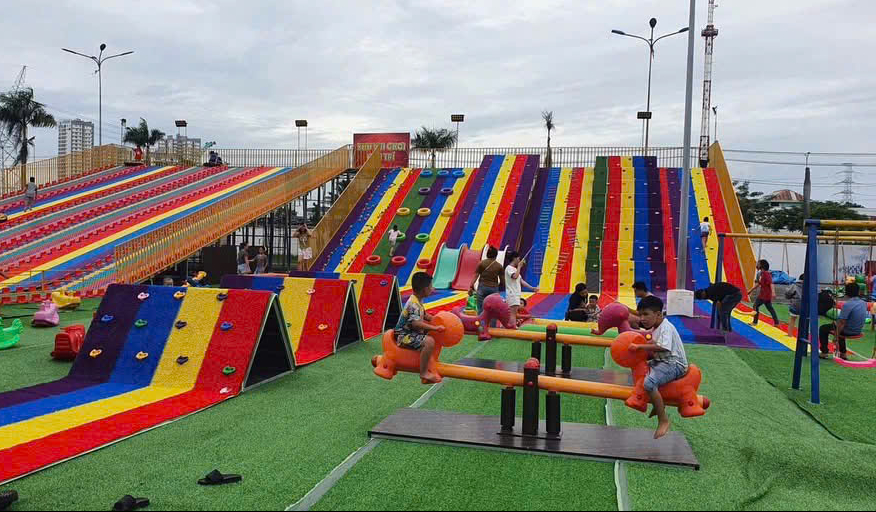 Nhiều trẻ g&atilde;y tay , ch&acirc;n tại khu vui chơi nh&agrave; văn h&oacute;a lao động Quảng Ng&atilde;i - Ảnh 2.