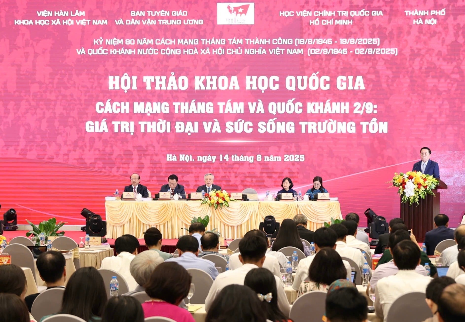 Từ &aacute;nh s&aacute;ng C&aacute;ch mạng Th&aacute;ng T&aacute;m gi&uacute;p ch&uacute;ng ta th&ecirc;m vững tin tiến v&agrave;o kỷ nguy&ecirc;n gi&agrave;u mạnh- Ảnh 1.