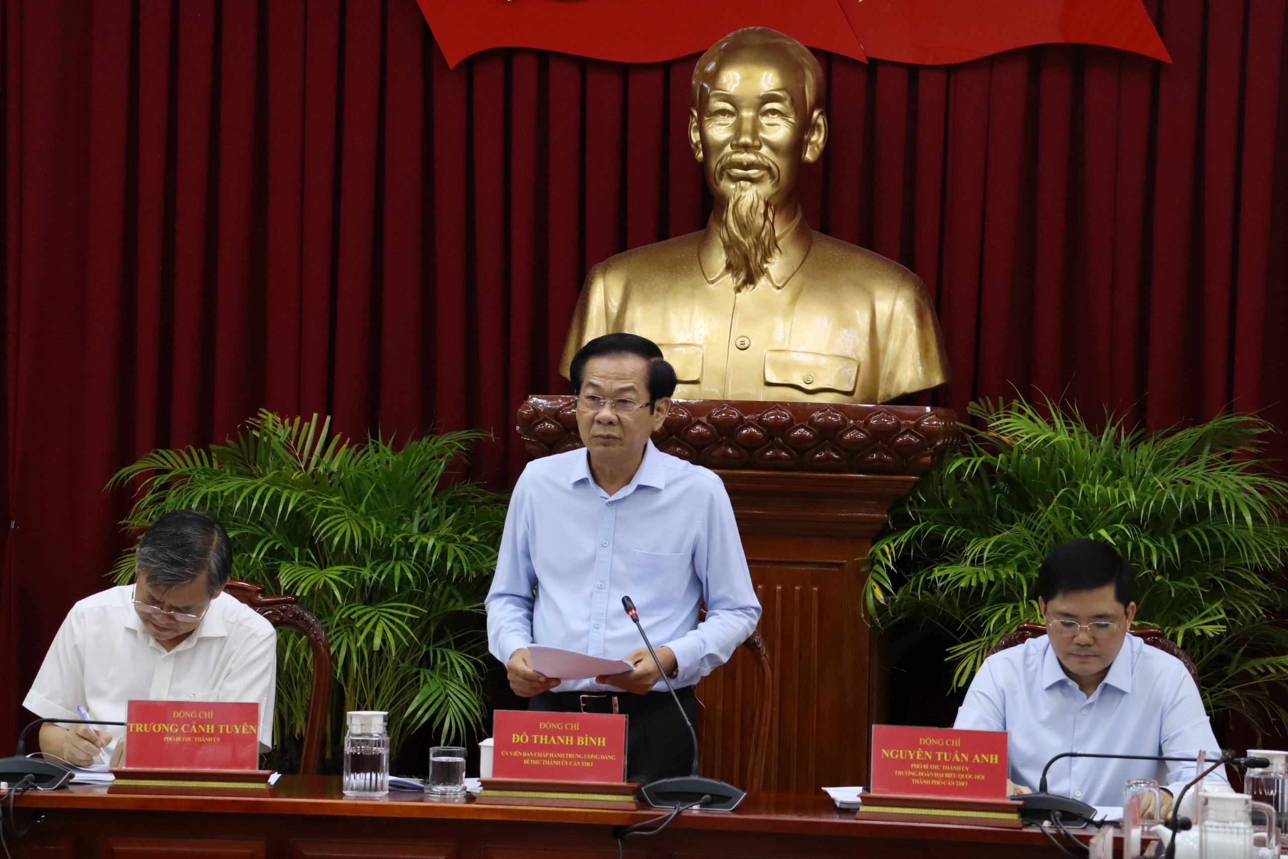 Kinh nghiệm qu&yacute; b&aacute;u từ c&aacute;c thế hệ l&atilde;nh đạo cho tương lai của TP Cần Thơ- Ảnh 3.
