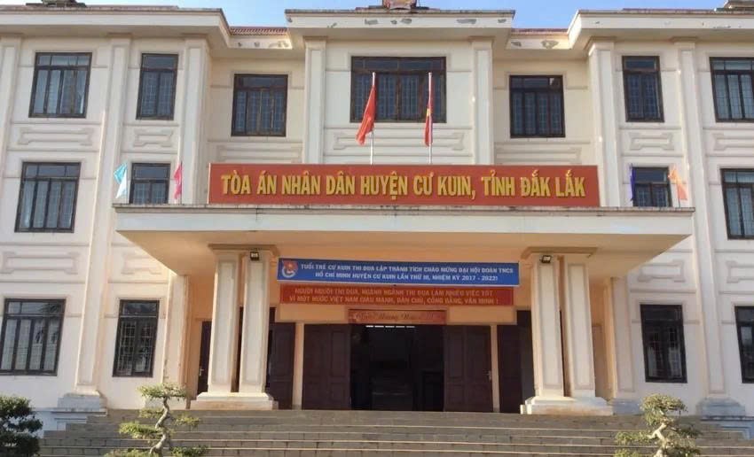 Bắt tạm giam cựu thẩm phán Đắk Lắk vì hành vi nhận hối lộ - Ảnh 1.