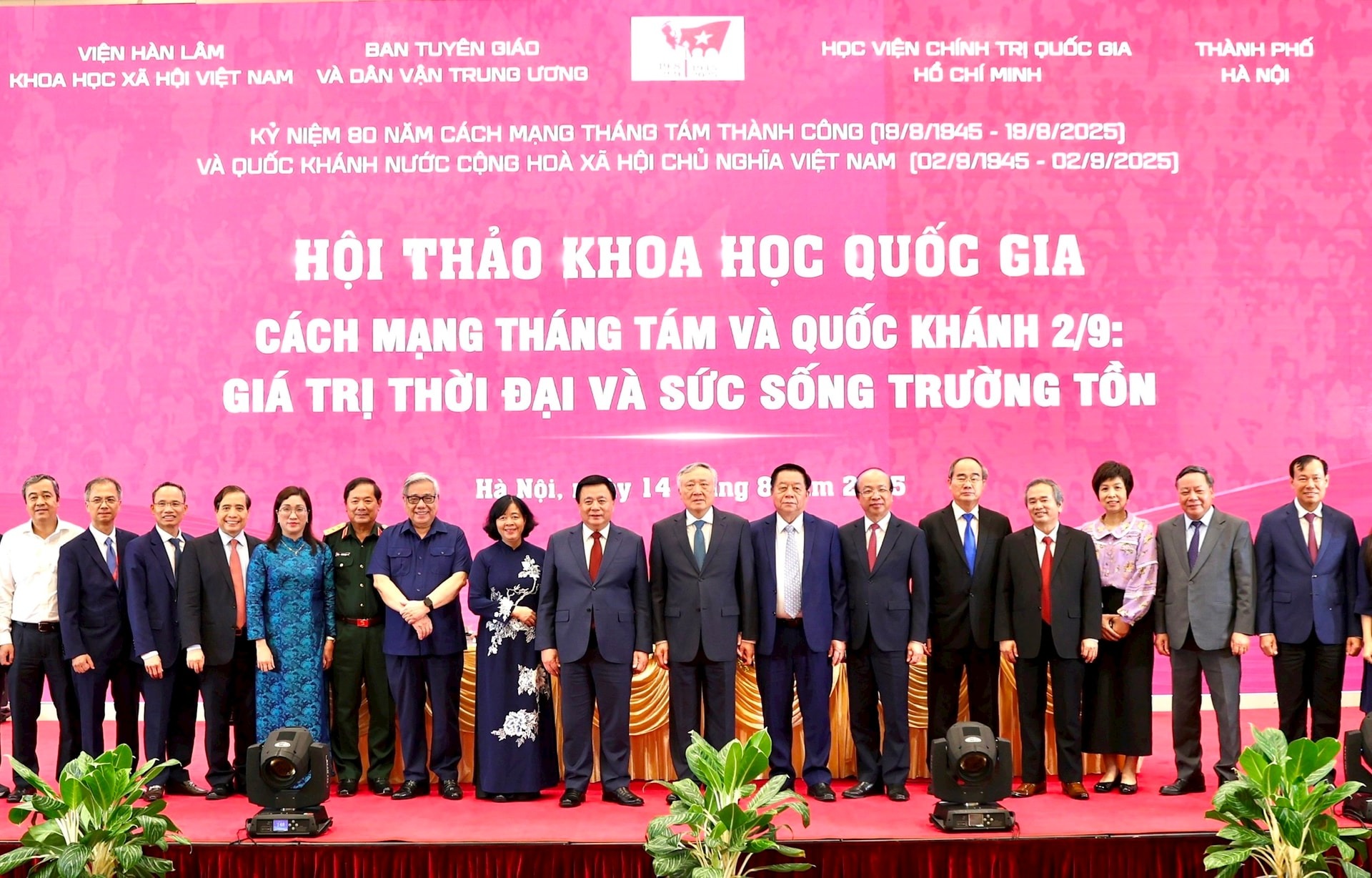 Từ &aacute;nh s&aacute;ng C&aacute;ch mạng Th&aacute;ng T&aacute;m gi&uacute;p ch&uacute;ng ta th&ecirc;m vững tin tiến v&agrave;o kỷ nguy&ecirc;n gi&agrave;u mạnh- Ảnh 3.