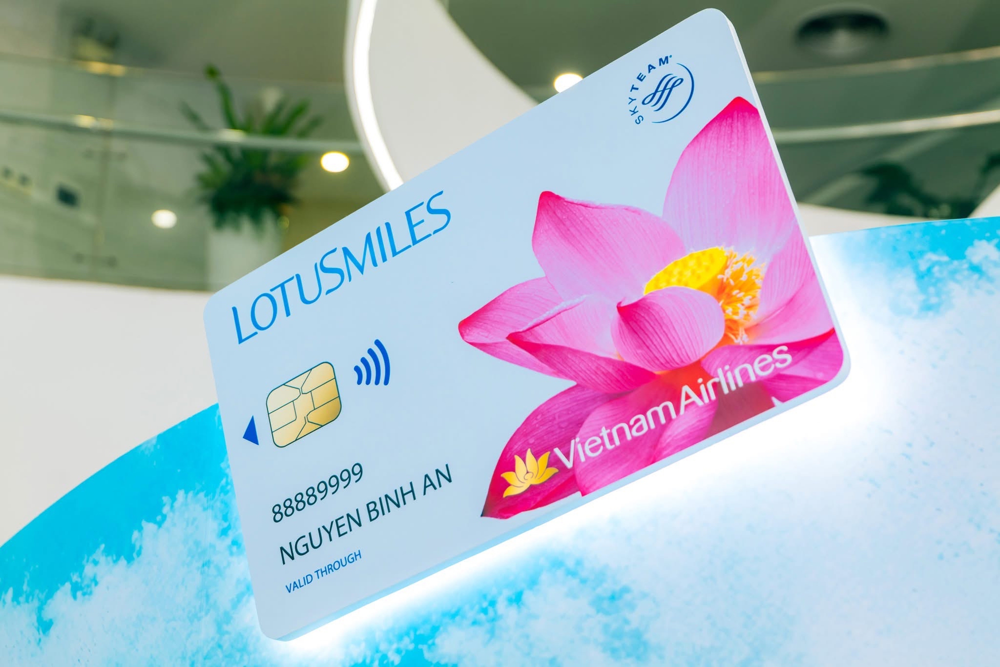 Kh&ocirc;ng chỉ bay, nay c&ograve;n &ldquo;pay&rdquo; - ACB chỉ &ldquo;tip&rdquo; thăng hạng Hội vi&ecirc;n Lotusmiles- Ảnh 1.
