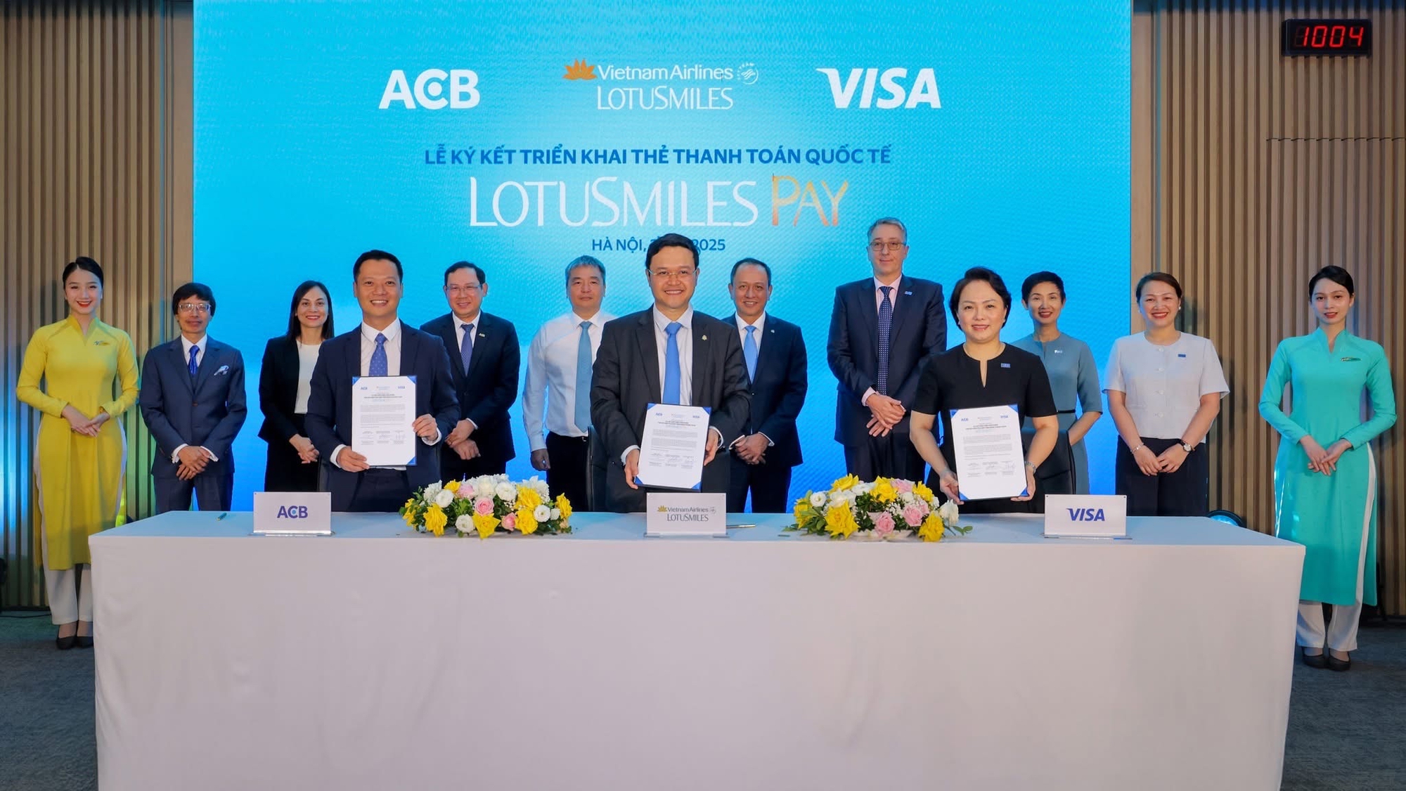 Kh&ocirc;ng chỉ bay, nay c&ograve;n &ldquo;pay&rdquo; - ACB chỉ &ldquo;tip&rdquo; thăng hạng Hội vi&ecirc;n Lotusmiles- Ảnh 2.