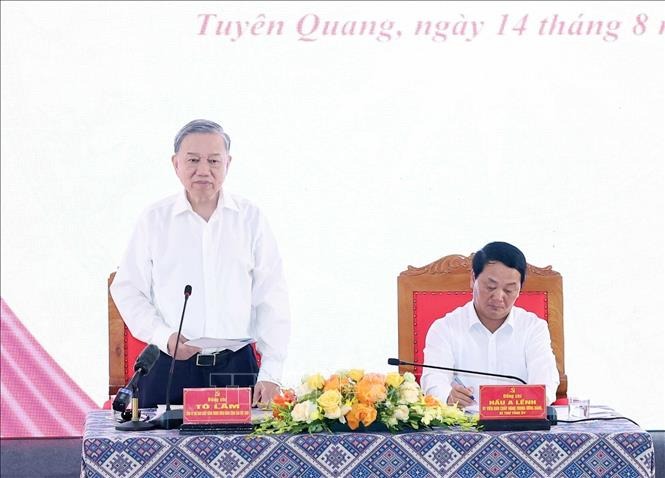 Tổng B&iacute; thư T&ocirc; L&acirc;m: X&acirc;y dựng Đảng v&agrave; hệ thống ch&iacute;nh trị vững mạnh tại Tuy&ecirc;n Quang - Ảnh 1.