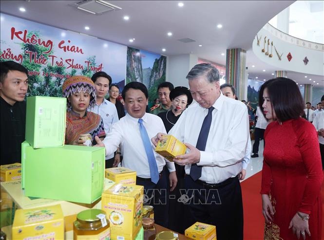 Tổng B&iacute; thư T&ocirc; L&acirc;m: Tuy&ecirc;n Quang phải đưa du lịch trở th&agrave;nh ng&agrave;nh kinh tế mũi nhọn - Ảnh 1.
