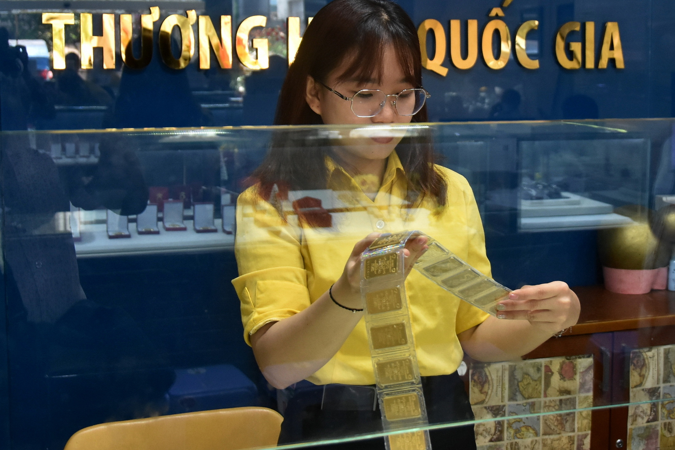 Giá vàng miếng SJC lại gây sốc khi lập đỉnh mới - Ảnh 1.