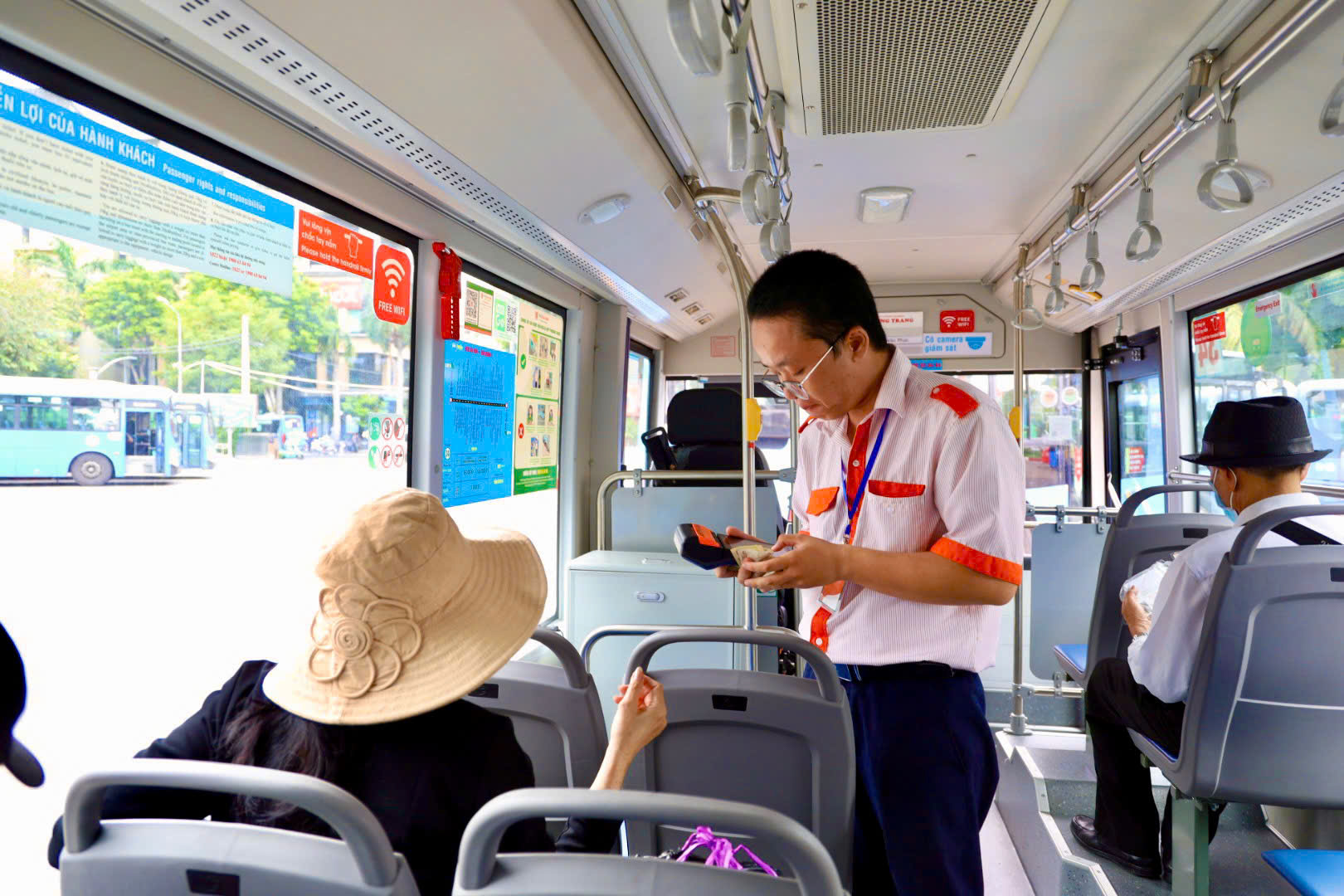 TP HCM sắp “phủ sóng” thêm 95 tuyến xe buýt mới - Ảnh 1.