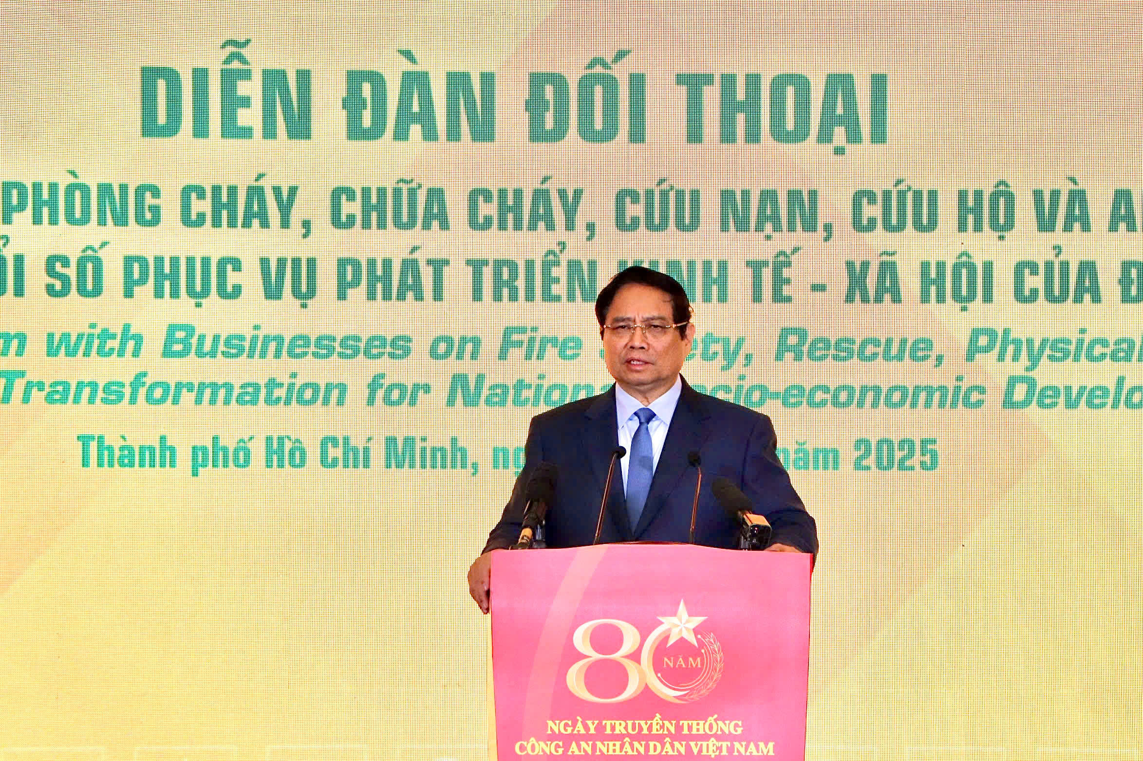Thủ tướng Phạm Minh Chính tham dự Diễn đàn PCCC và cứu nạn tại TP HCM - Ảnh 1.