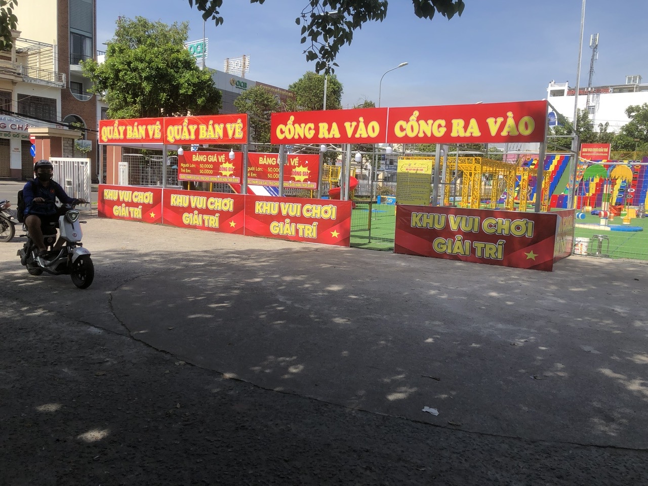 Nhiều trẻ g&atilde;y tay , ch&acirc;n tại khu vui chơi nh&agrave; văn h&oacute;a lao động Quảng Ng&atilde;i - Ảnh 4.