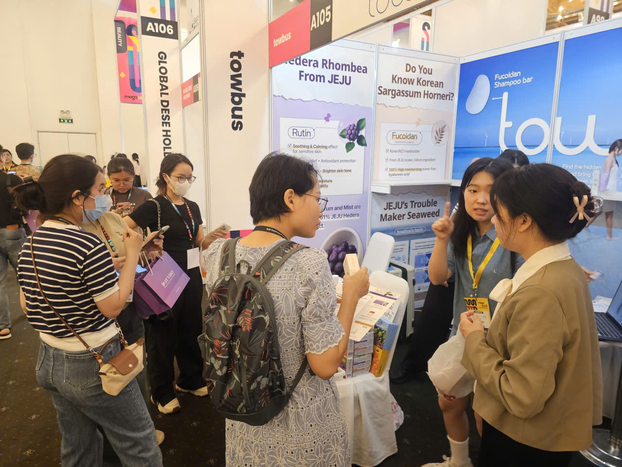 Người dân TP HCM săn mỹ phẩm Hàn Quốc giảm giá sập sàn tại Mega US Expo 2025 - Ảnh 6.