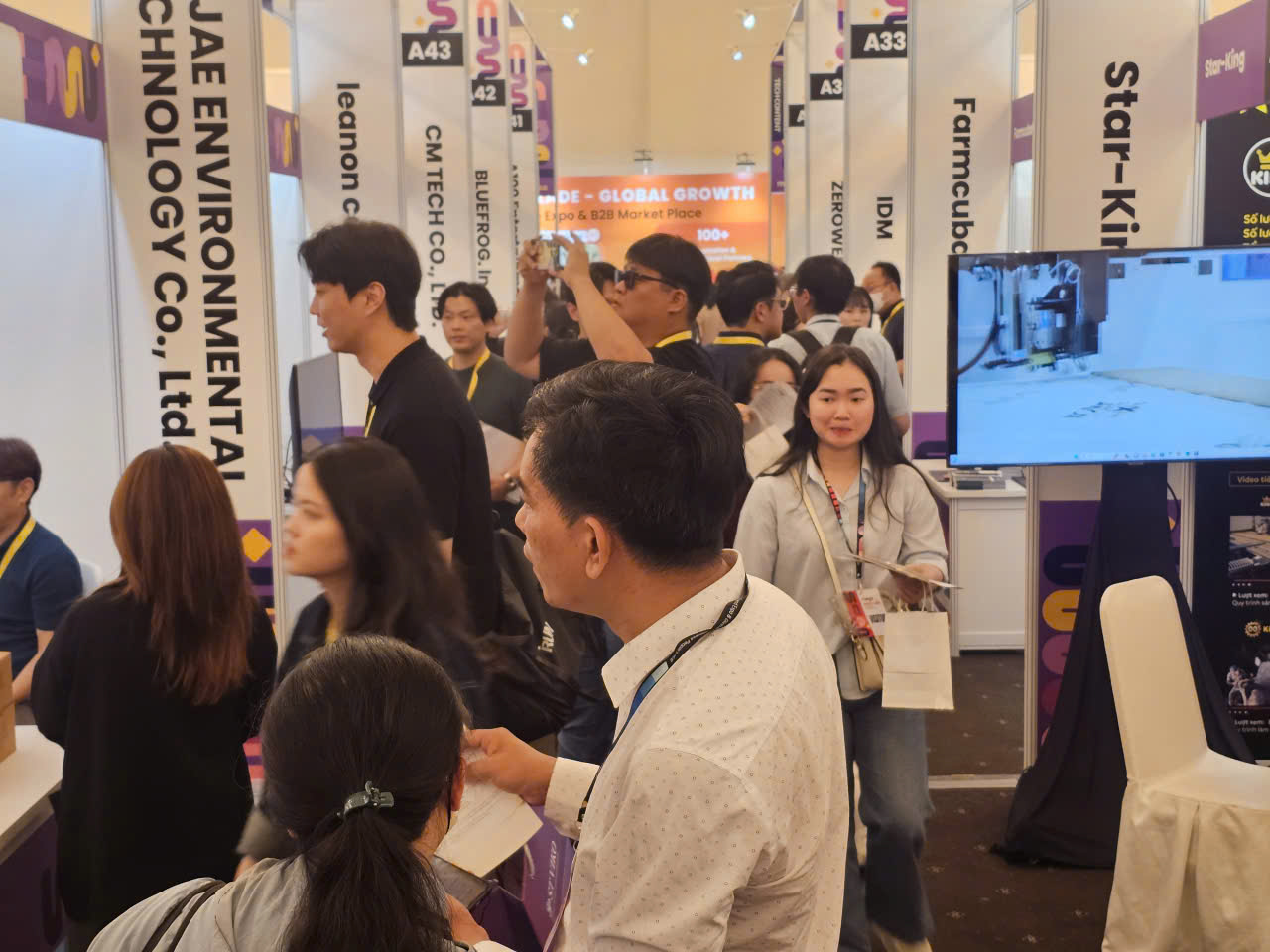 Người dân TP HCM săn mỹ phẩm Hàn Quốc giảm giá sập sàn tại Mega US Expo 2025 - Ảnh 5.