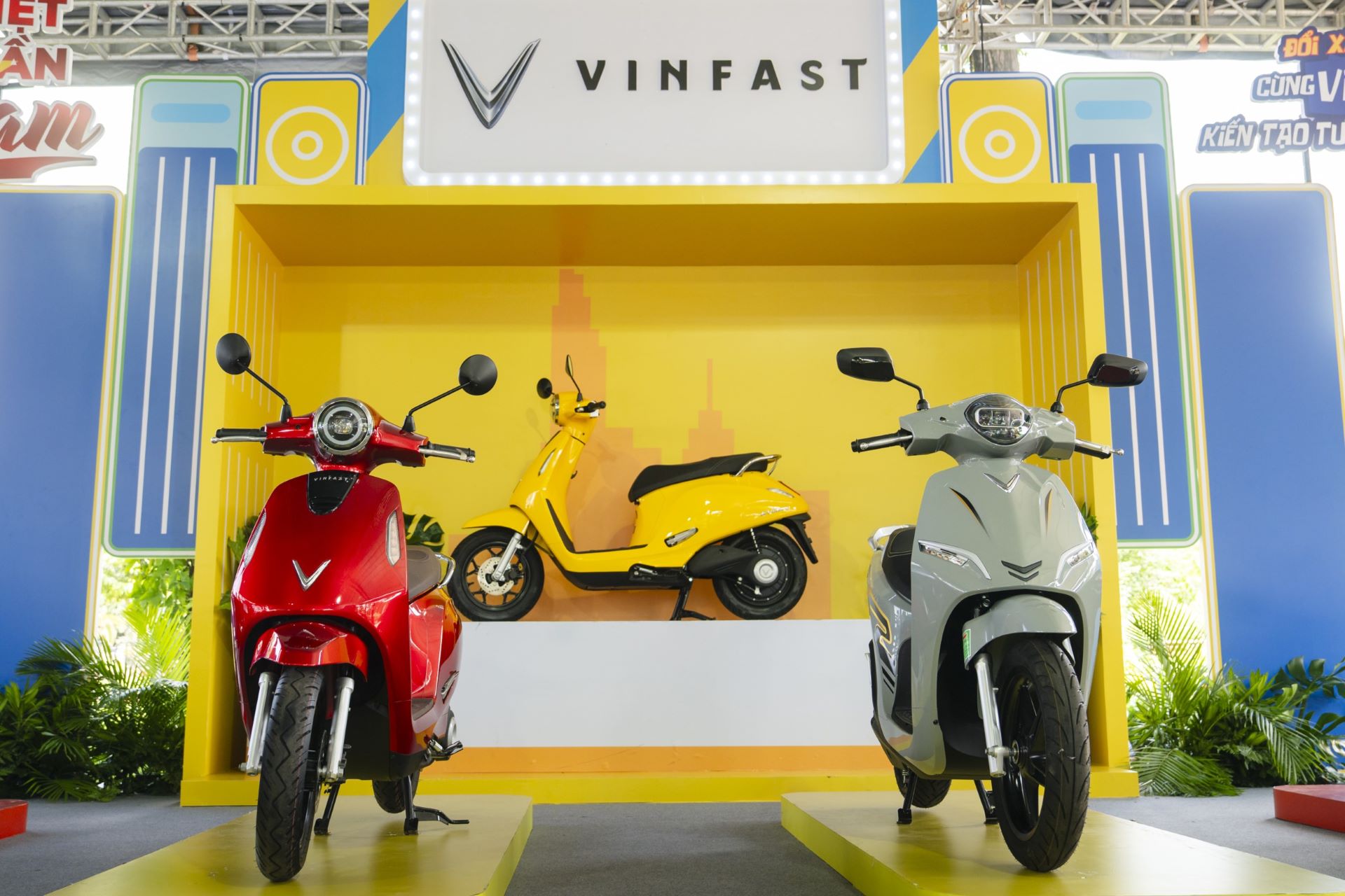 VinFast mang nhiều ưu đ&atilde;i cho kh&aacute;ch h&agrave;ng đến sự kiện đổi xe m&aacute;y xăng lấy xe m&aacute;y điện tr&ecirc;n cả nước- Ảnh 2.
