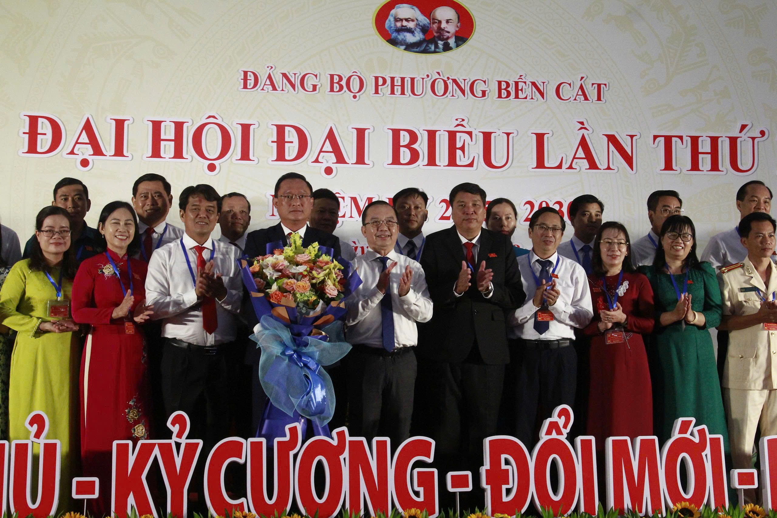 &Ocirc;ng Nguyễn Trọng &Acirc;n giữ chức B&iacute; thư Đảng ủy phường Bến C&aacute;t nhiệm kỳ 2025 - 2030 - Ảnh 1.