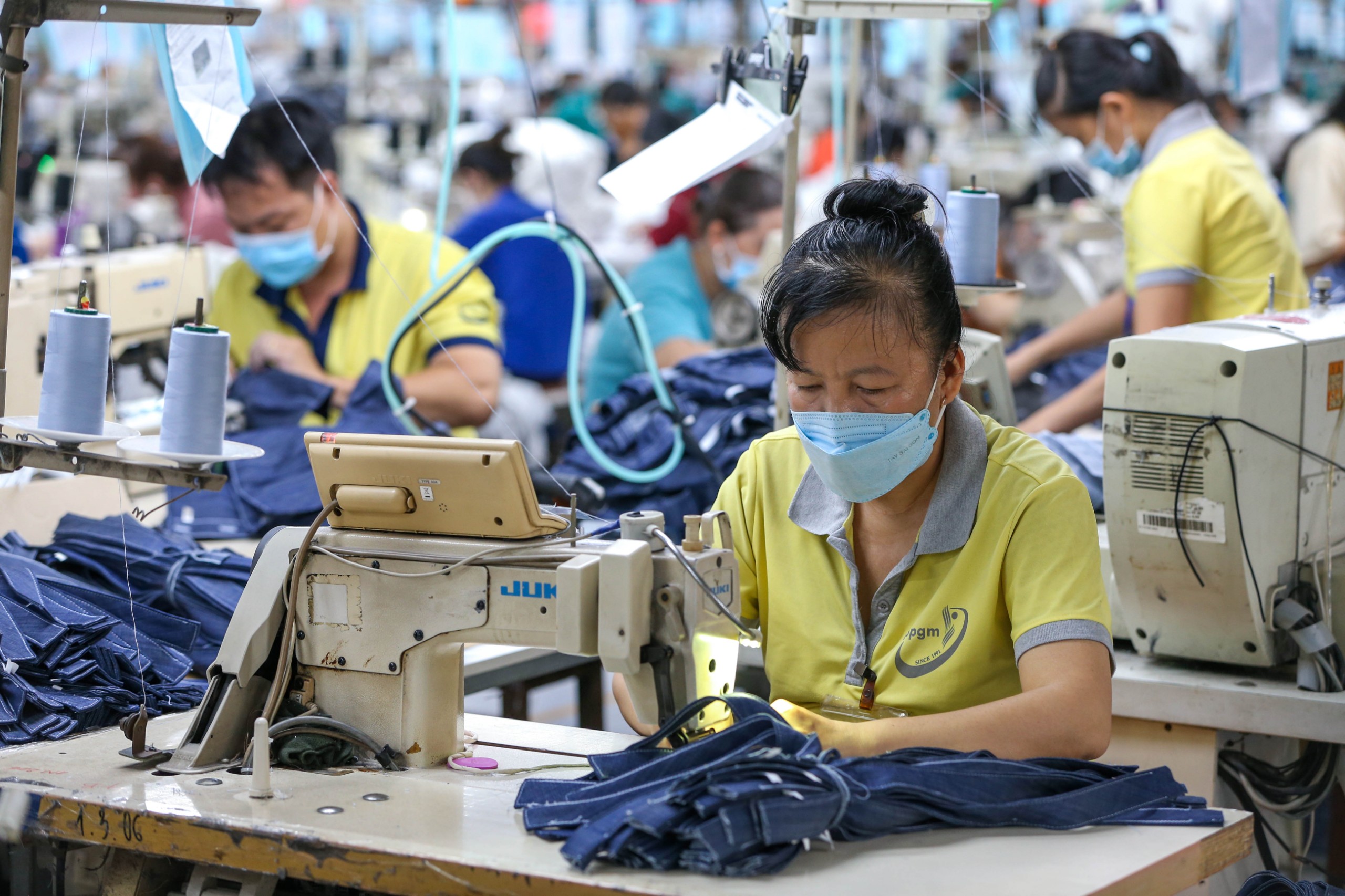 Người lao động hưởng lợi từ thỏa ước ngành - Ảnh 1.