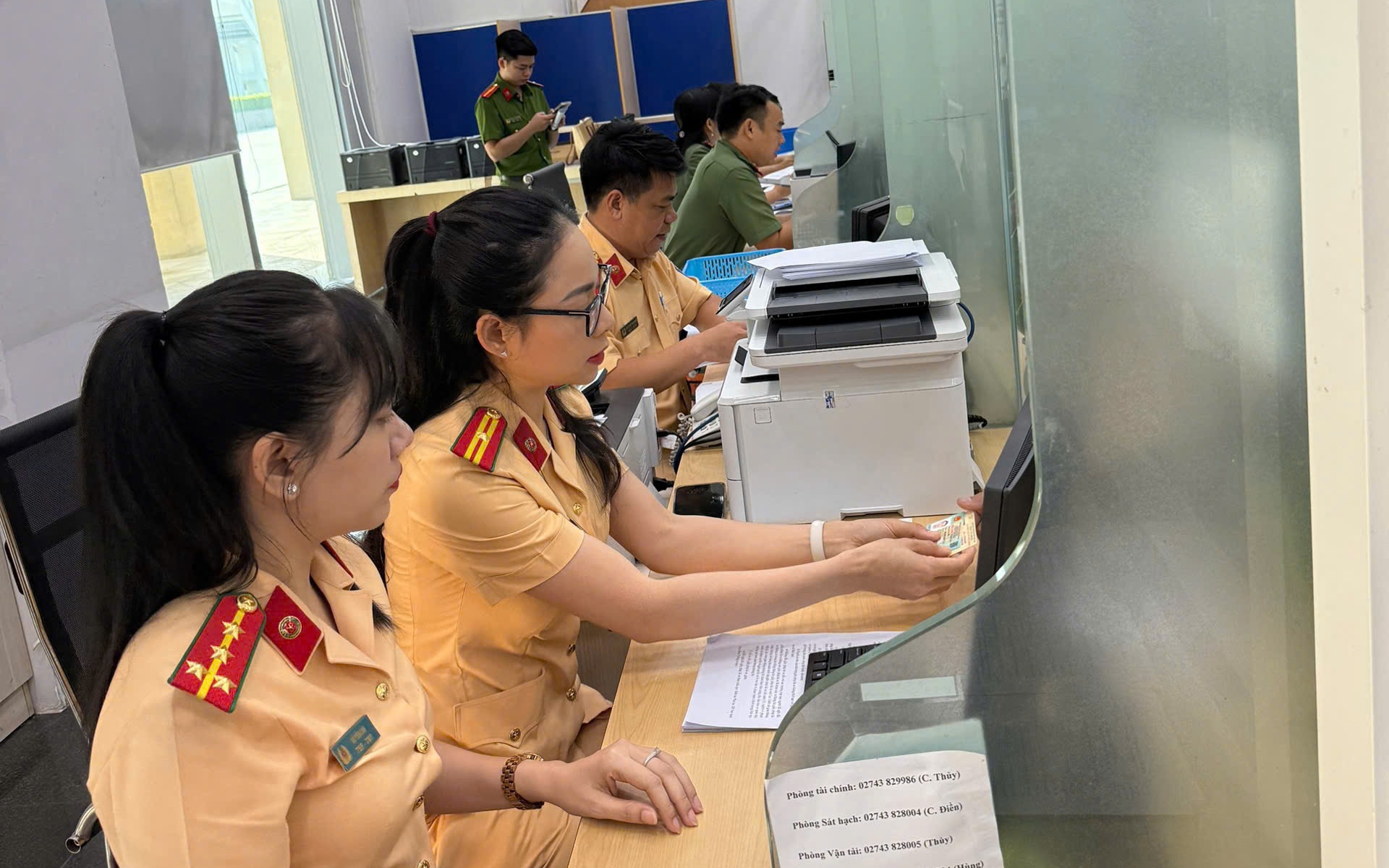 Công khai số hotline 2 lãnh đạo Phòng Cảnh sát giao thông khu vực 1- TP HCM