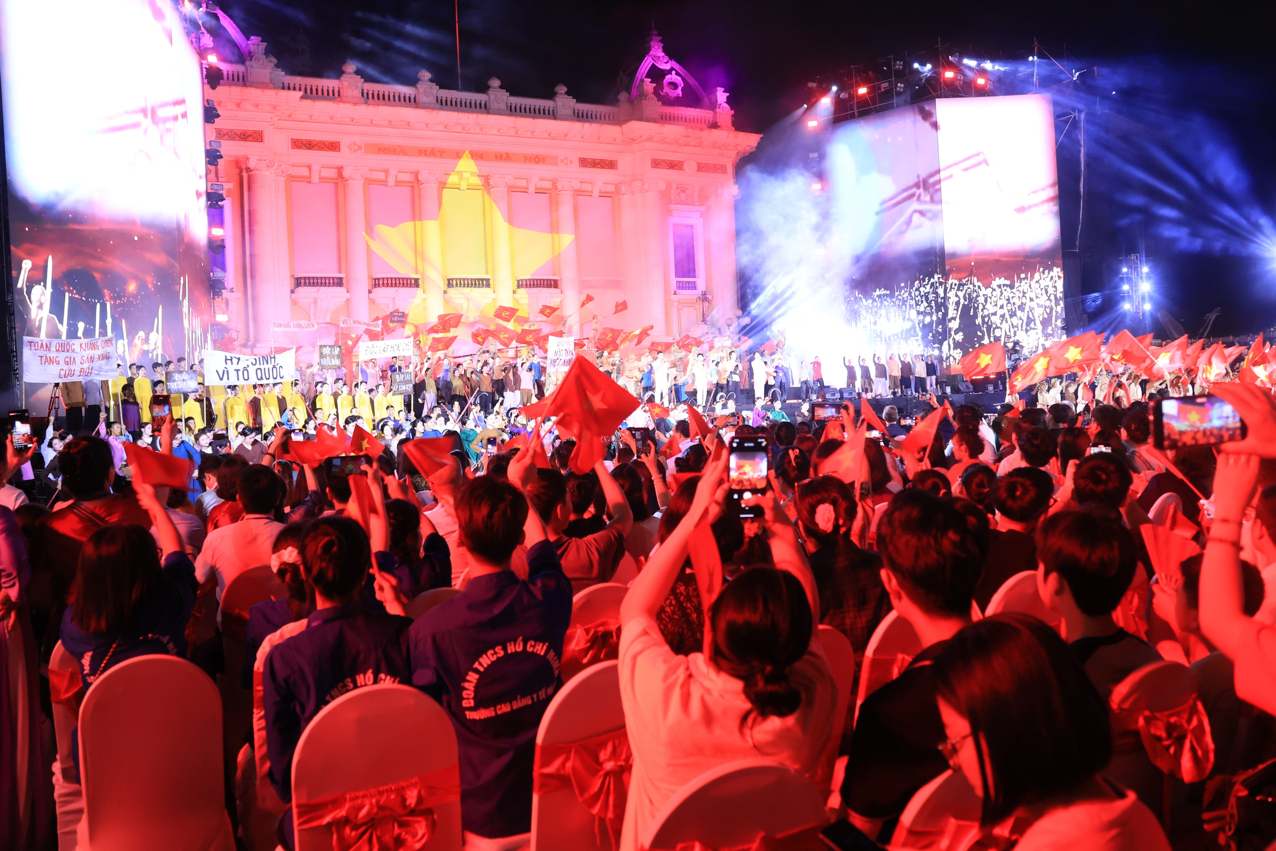 Thủ tướng Phạm Minh Chính dự chương trình nghệ thuật đặc biệt "Hà Nội - Từ mùa thu lịch sử năm 1945"- Ảnh 5.