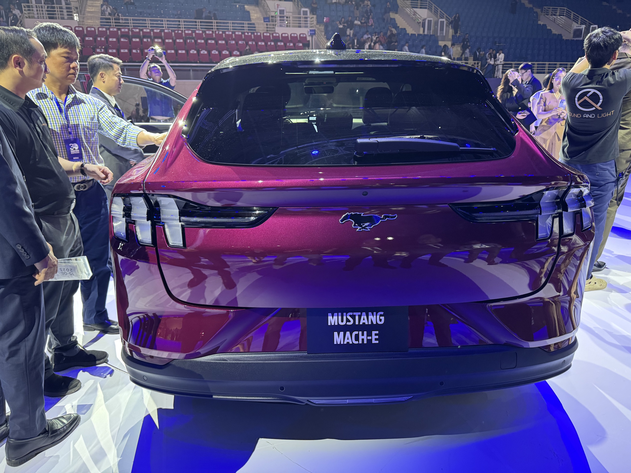 Việt Nam ch&iacute;nh thức b&aacute;n &ocirc; t&ocirc; điện Mustang Mach-E với chỉ 53 trạm sạc - Ảnh 2.