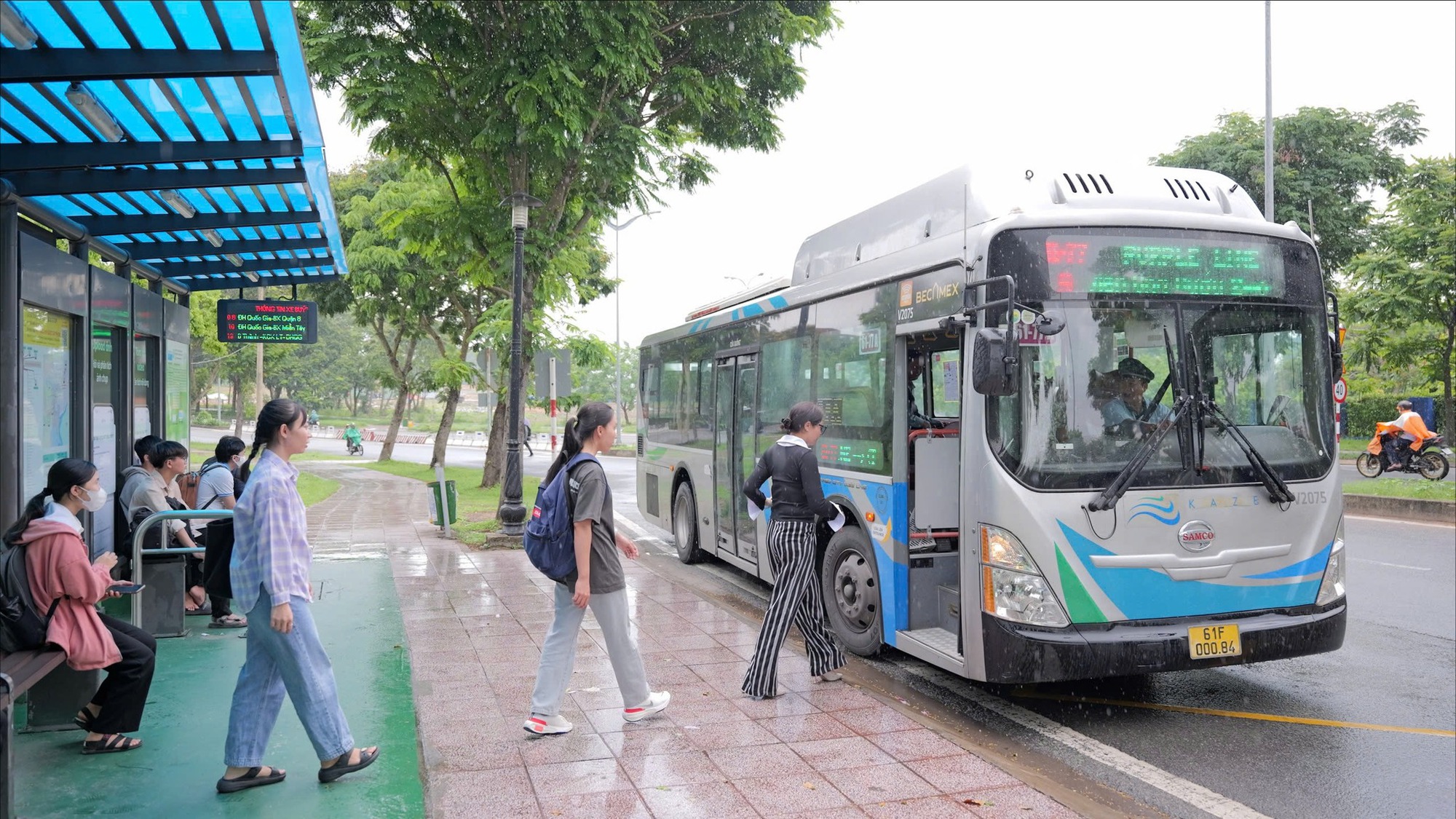 Tuyến xe bu&yacute;t 61-77 từ P B&igrave;nh Dương đến BX Miền Đ&ocirc;ng mới: Hơn 6.000 lượt kh&aacute;ch sau 1 th&aacute;ng vận h&agrave;nh- Ảnh 3.