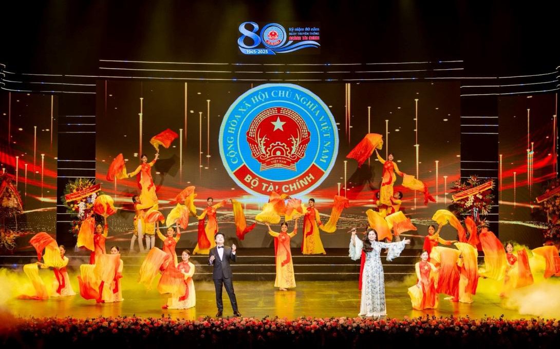 Lễ kỷ niệm 80 năm truyền thống ng&agrave;nh Gi&aacute;o dục v&agrave; khai giảng năm học 2025 - 2026- Ảnh 4.