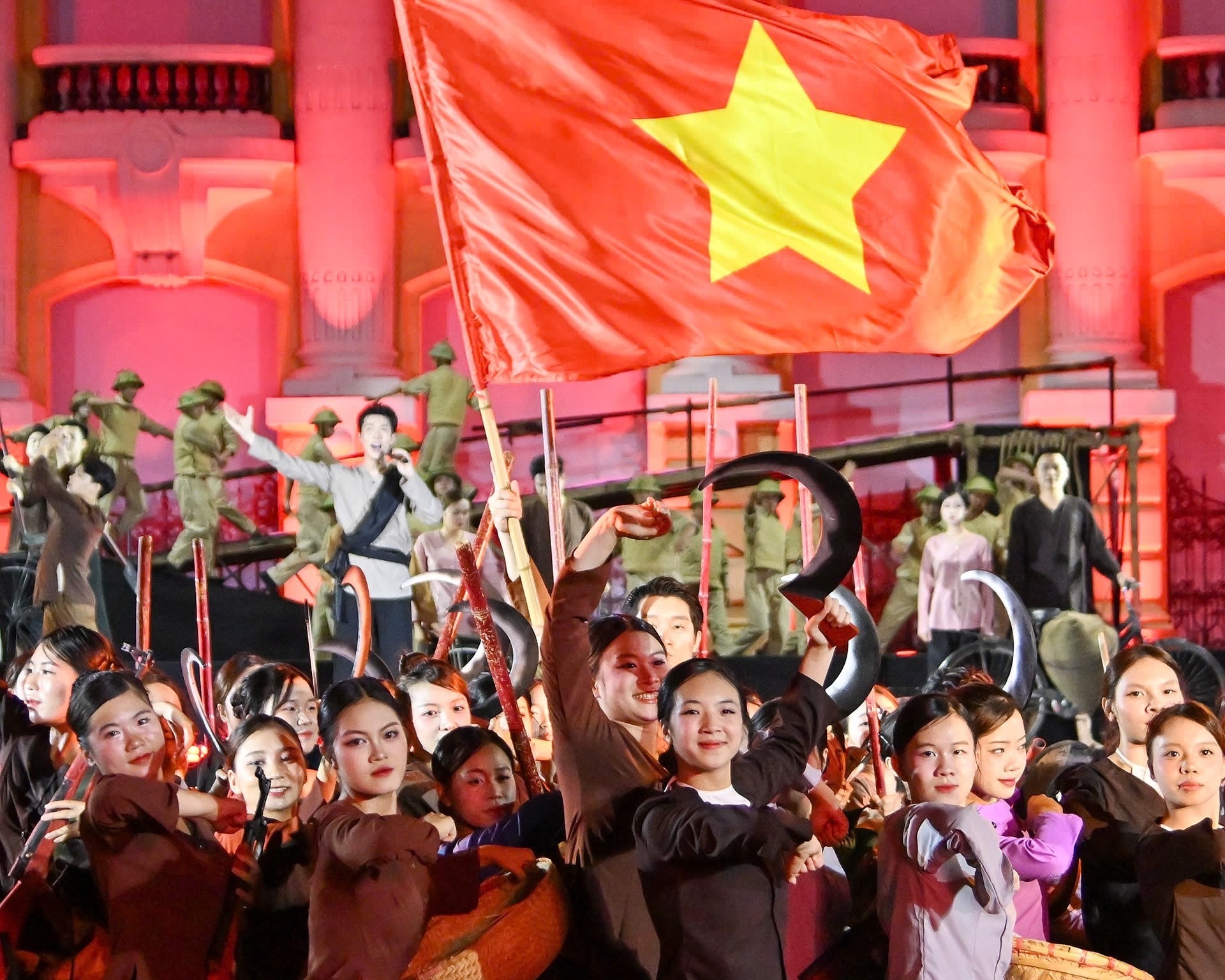 Thủ tướng Phạm Minh Chính dự chương trình nghệ thuật đặc biệt "Hà Nội - Từ mùa thu lịch sử năm 1945"- Ảnh 10.