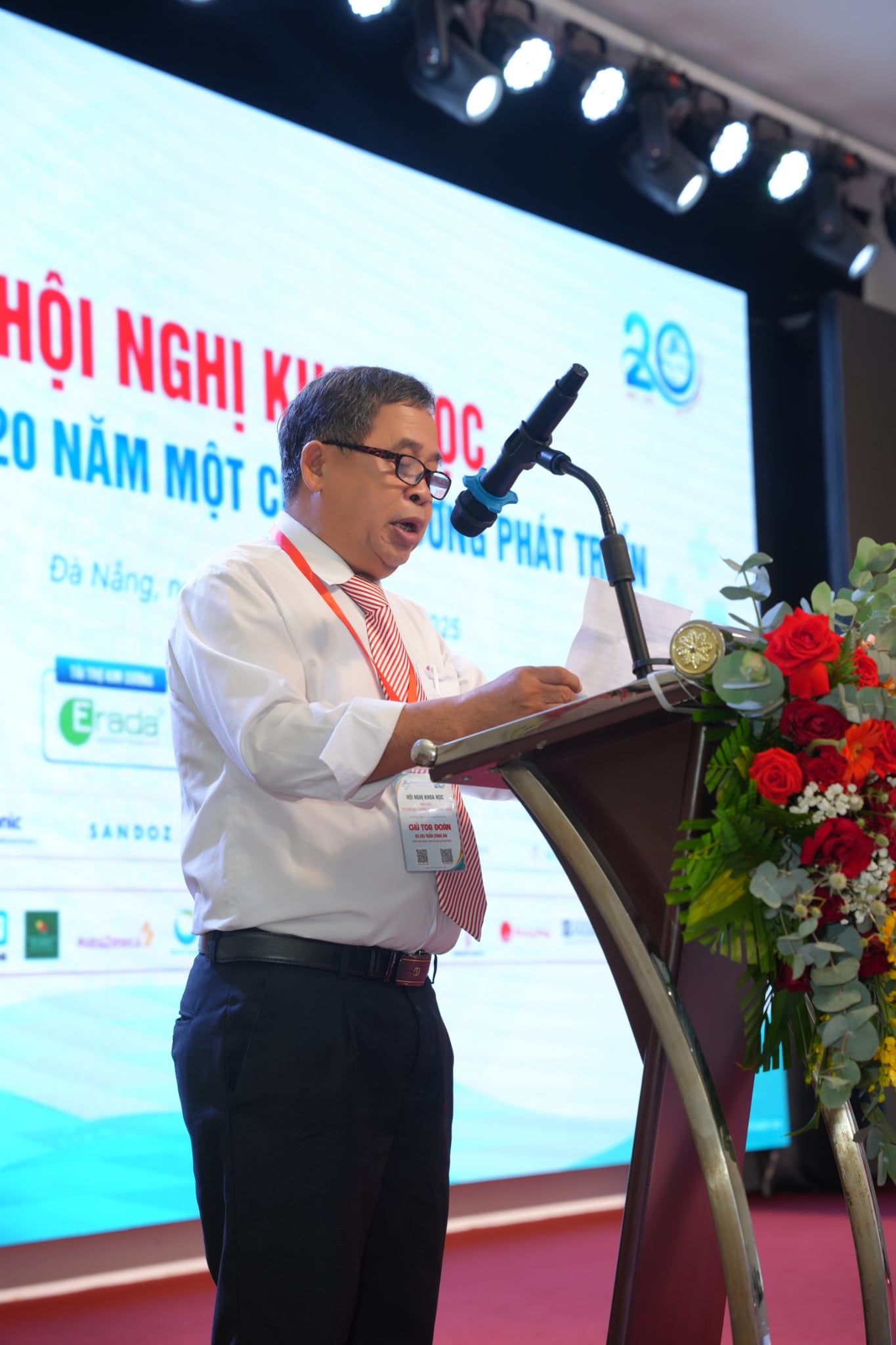 Gi&aacute;m đốc Sở Y tế Đ&agrave; Nẵng: Bệnh viện Vĩnh Đức l&agrave; &ldquo;tấm gương vượt kh&oacute;&rdquo;- Ảnh 6.