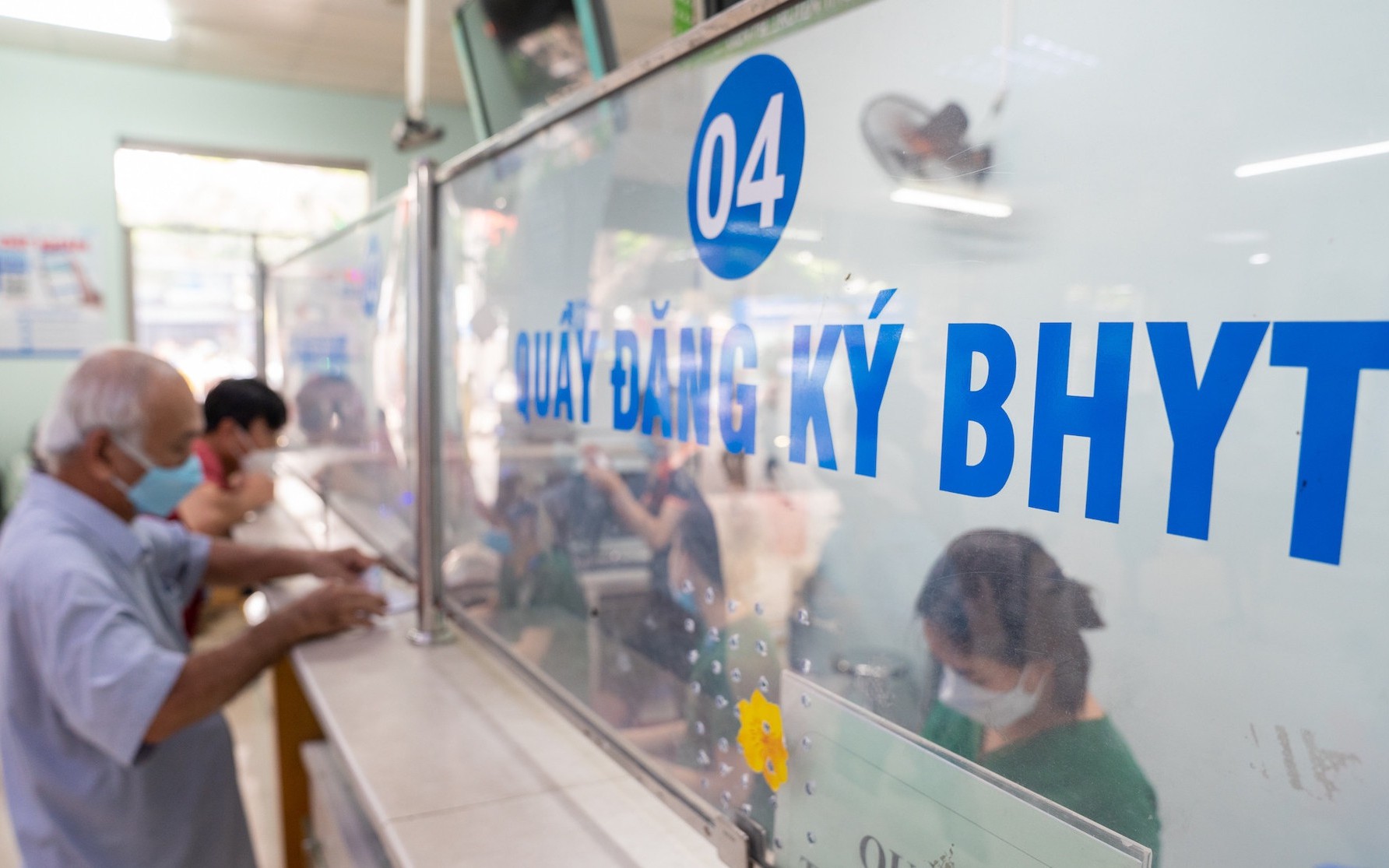 Nhiều thay đổi trong thủ tục khám, chữa bệnh BHYT