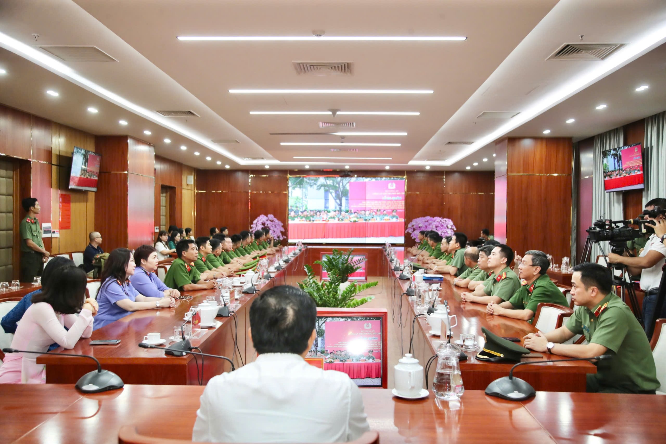 Hơn 300 trinh s&aacute;t C&ocirc;ng an TP HCM tham gia chuy&ecirc;n &aacute;n đặc biệt - Ảnh 3.