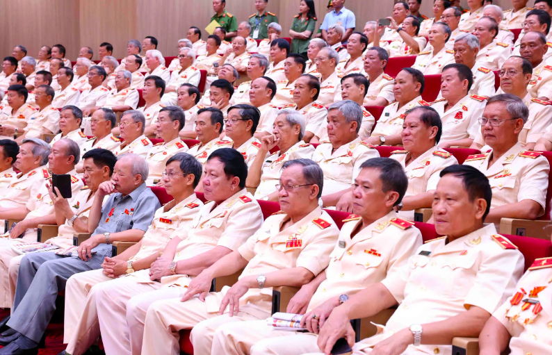 Tổng Bí thư Tô Lâm chỉ ra 8 bài học kinh nghiệm của lực lượng Công an nhân dân- Ảnh 3.