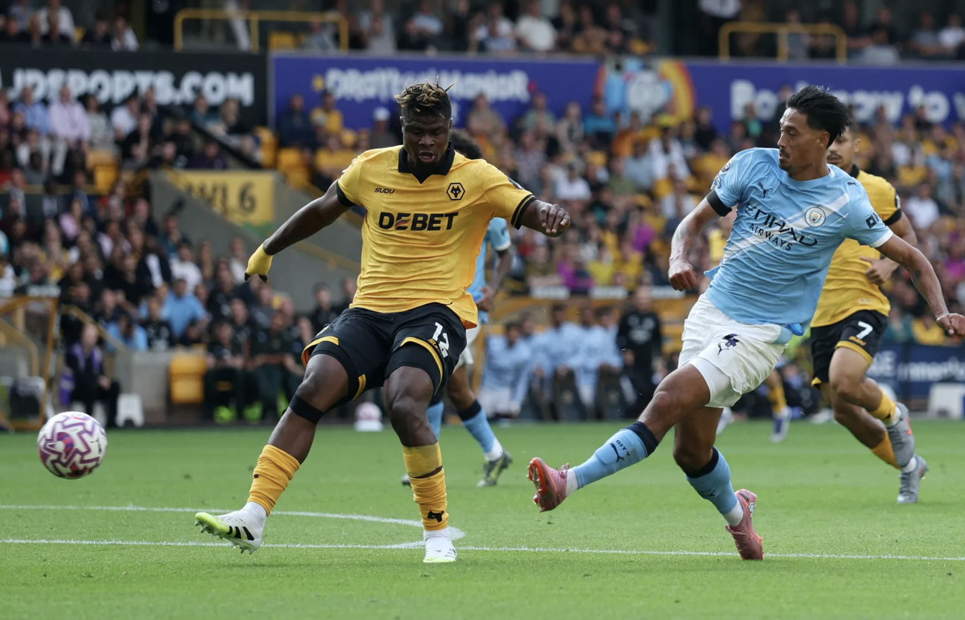 Man City đại thắng 4-0 tại "hang s&oacute;i", độc chiếm đỉnh bảng Ngoại hạng - Ảnh 3.