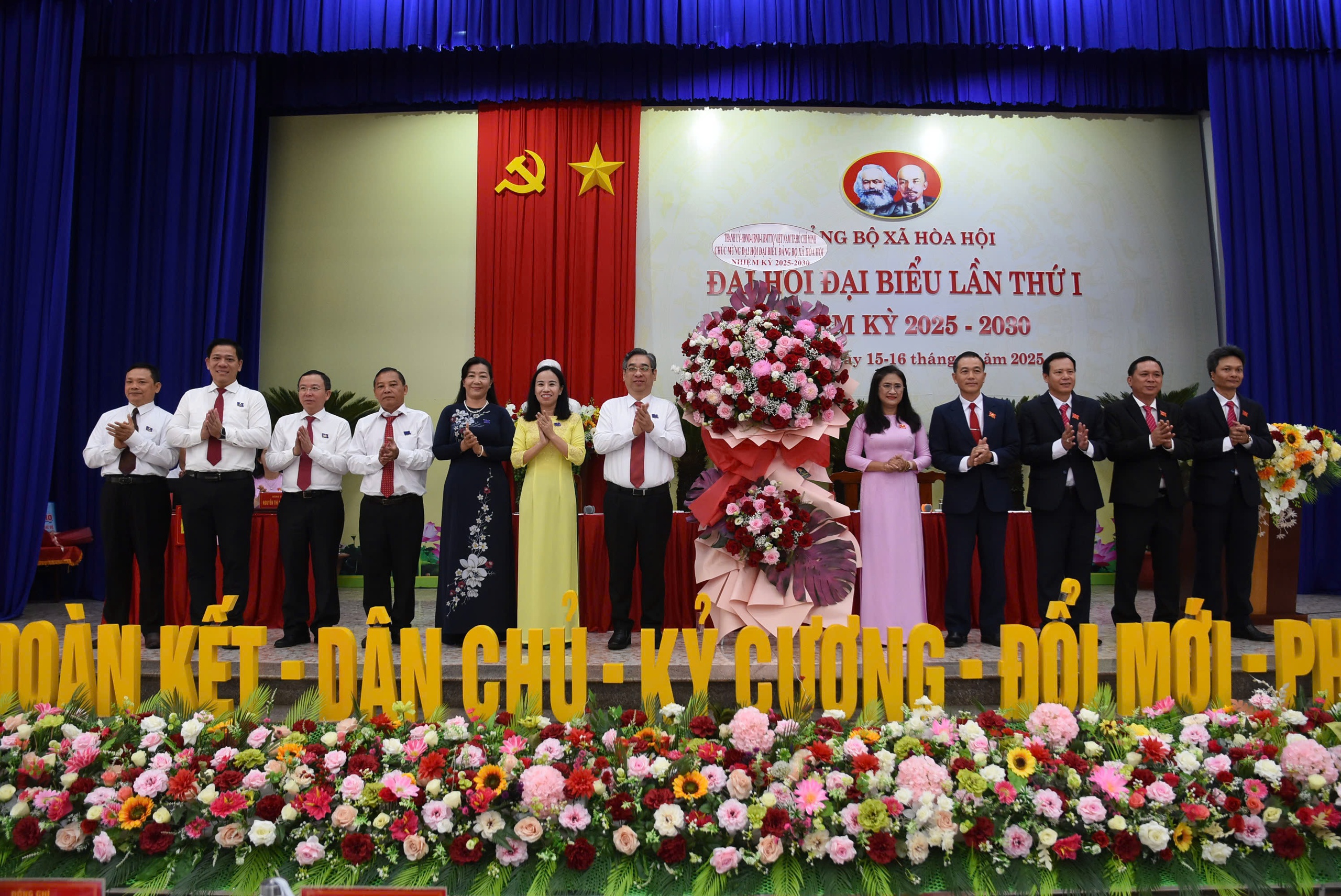 Ra mắt Ban Chấp hành Đảng bộ, Ban Thường vụ Đảng ủy xã Hòa Hội, TP HCM - Ảnh 1.