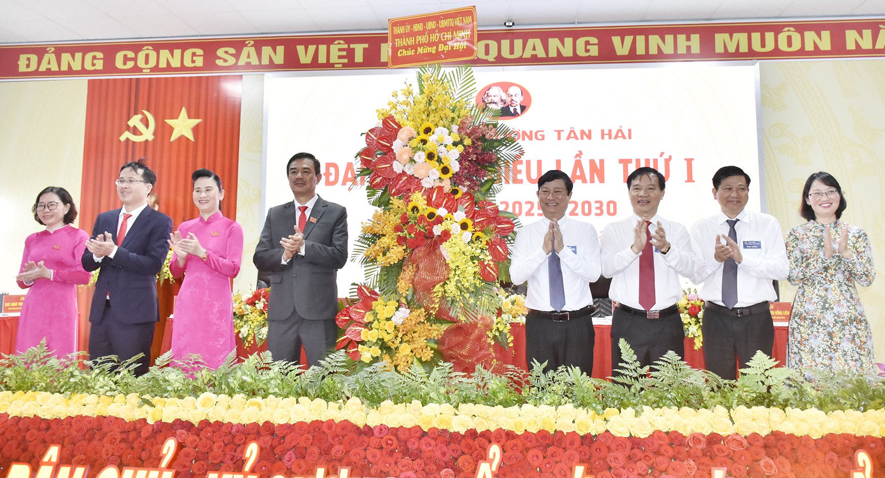 &Ocirc;ng Trịnh H&agrave;ng giữ chức B&iacute; thư Đảng ủy phường T&acirc;n Hải- Ảnh 1.