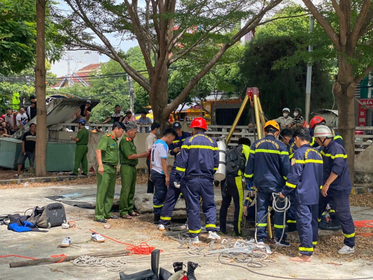 Rơi xuống hầm cống trong khu&ocirc;n vi&ecirc;n nh&agrave; thiếu nhi, 1 người tử vong- Ảnh 1.