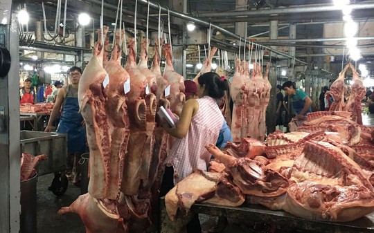 Lo ngại dịch, sức mua chậm, giá thịt heo tiếp tục giảm