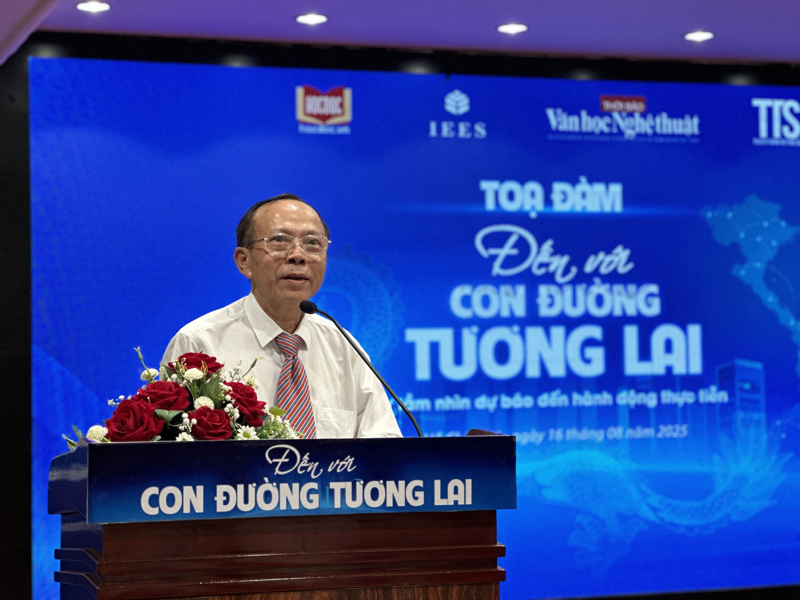 Từ tọa đ&agrave;m đến cuộc thi viết "Con đường tương lai"   - Ảnh 1.
