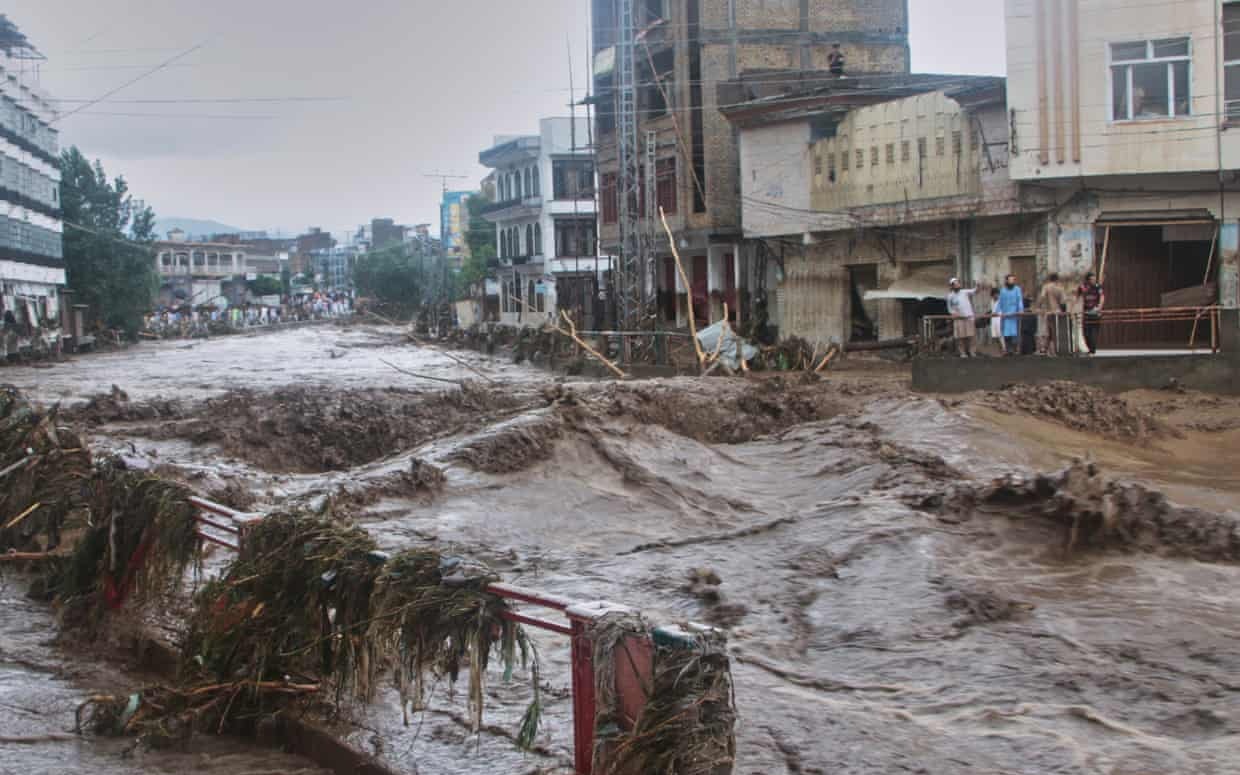 Lũ quét khủng khiếp, gần 200 người chết ở Pakistan, trực thăng cứu hộ gặp nạn