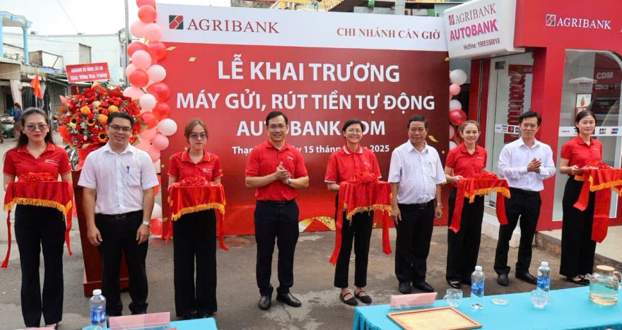 Agribank mang dịch vụ ng&acirc;n h&agrave;ng hiện đại thắp s&aacute;ng hy vọng ph&aacute;t triển tại x&atilde; đảo Thạnh An- Ảnh 1.