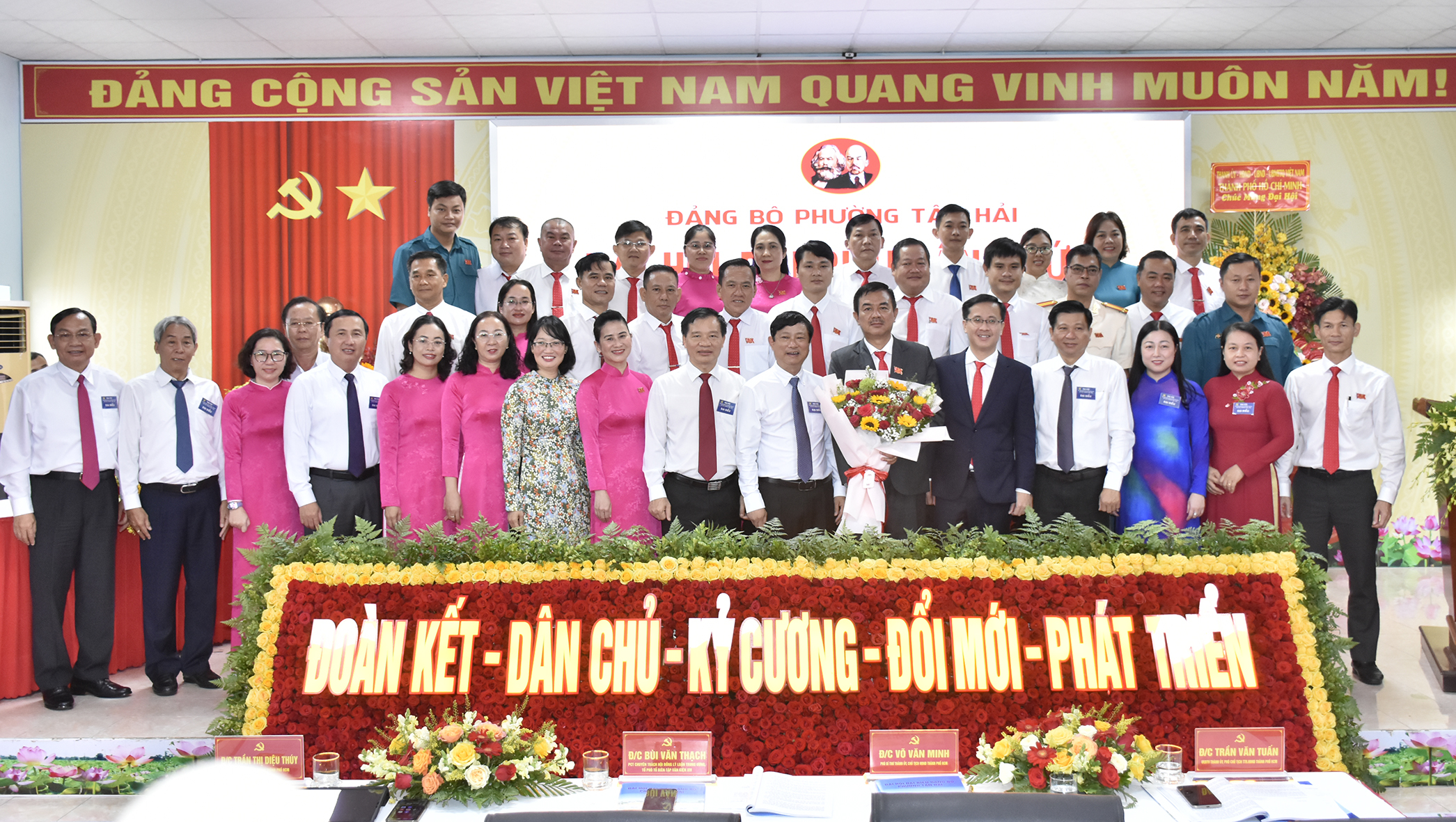 &Ocirc;ng Trịnh H&agrave;ng giữ chức B&iacute; thư Đảng ủy phường T&acirc;n Hải- Ảnh 2.