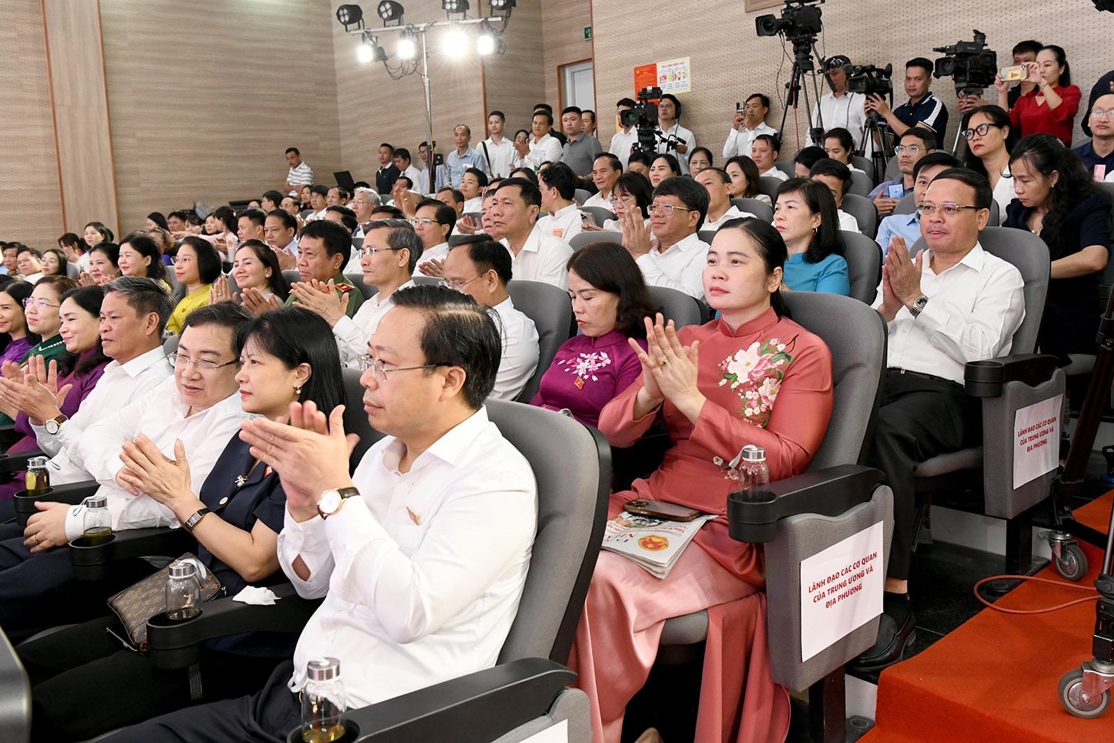 Chủ tịch Quốc hội Trần Thanh Mẫn dự Chương tr&igrave;nh "Trở về nguồn - hướng tới tương lai"- Ảnh 3.