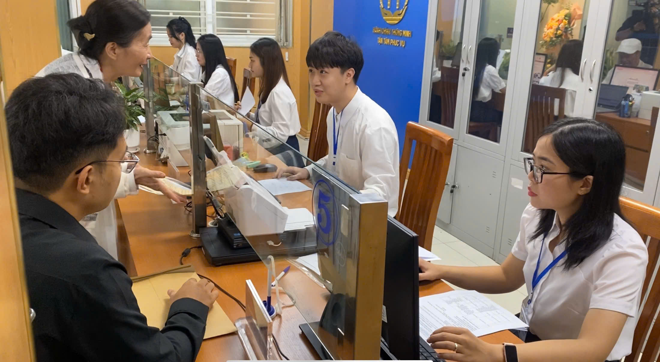 Đề xuất ch&iacute;nh s&aacute;ch mới về đ&aacute;nh gi&aacute; vi&ecirc;n chức để thực hiện chế độ tiền lương- Ảnh 1.