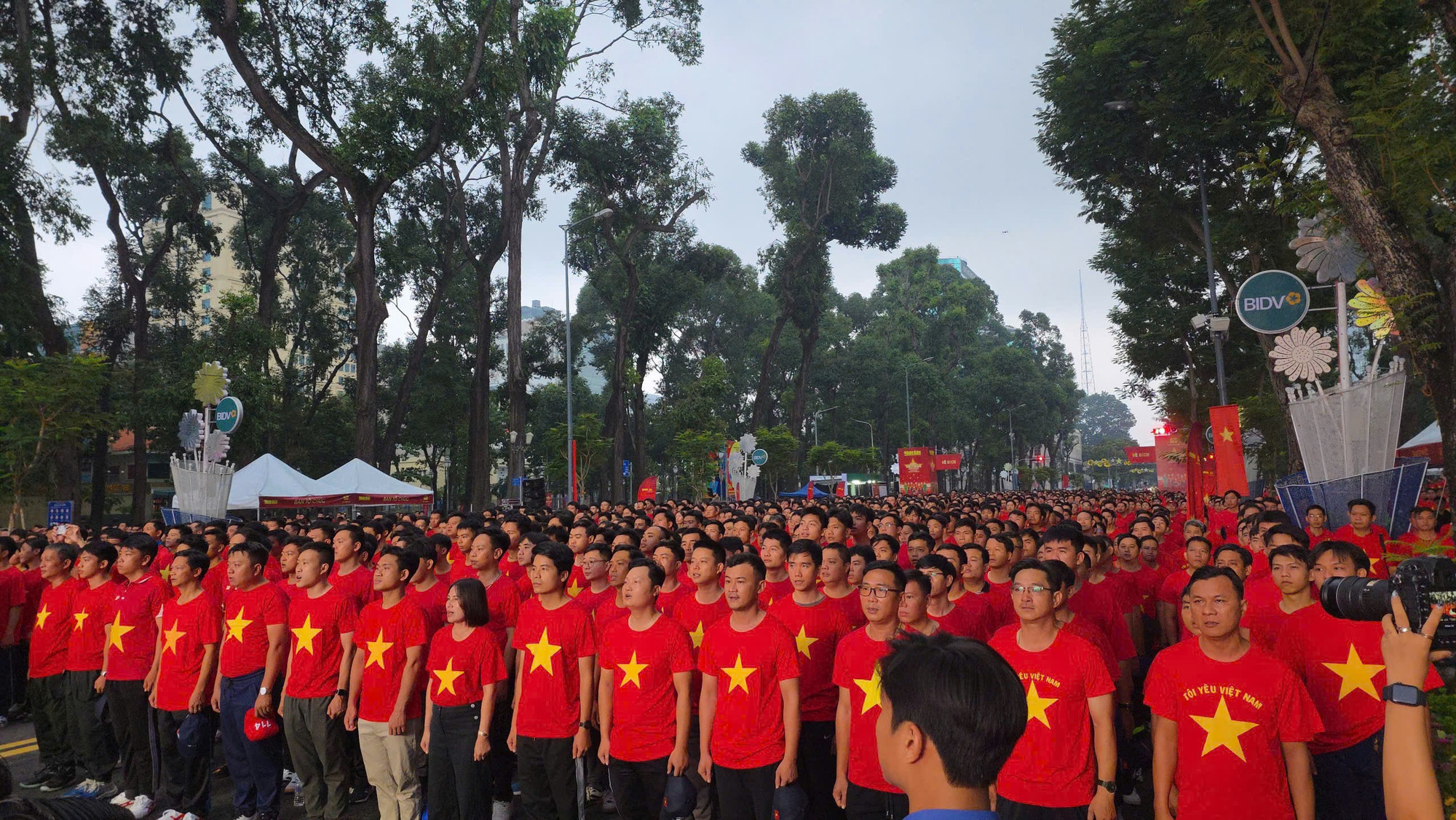 Hơn 1 triệu người c&ugrave;ng đi bộ v&igrave; một Việt Nam h&ugrave;ng cường- Ảnh 2.