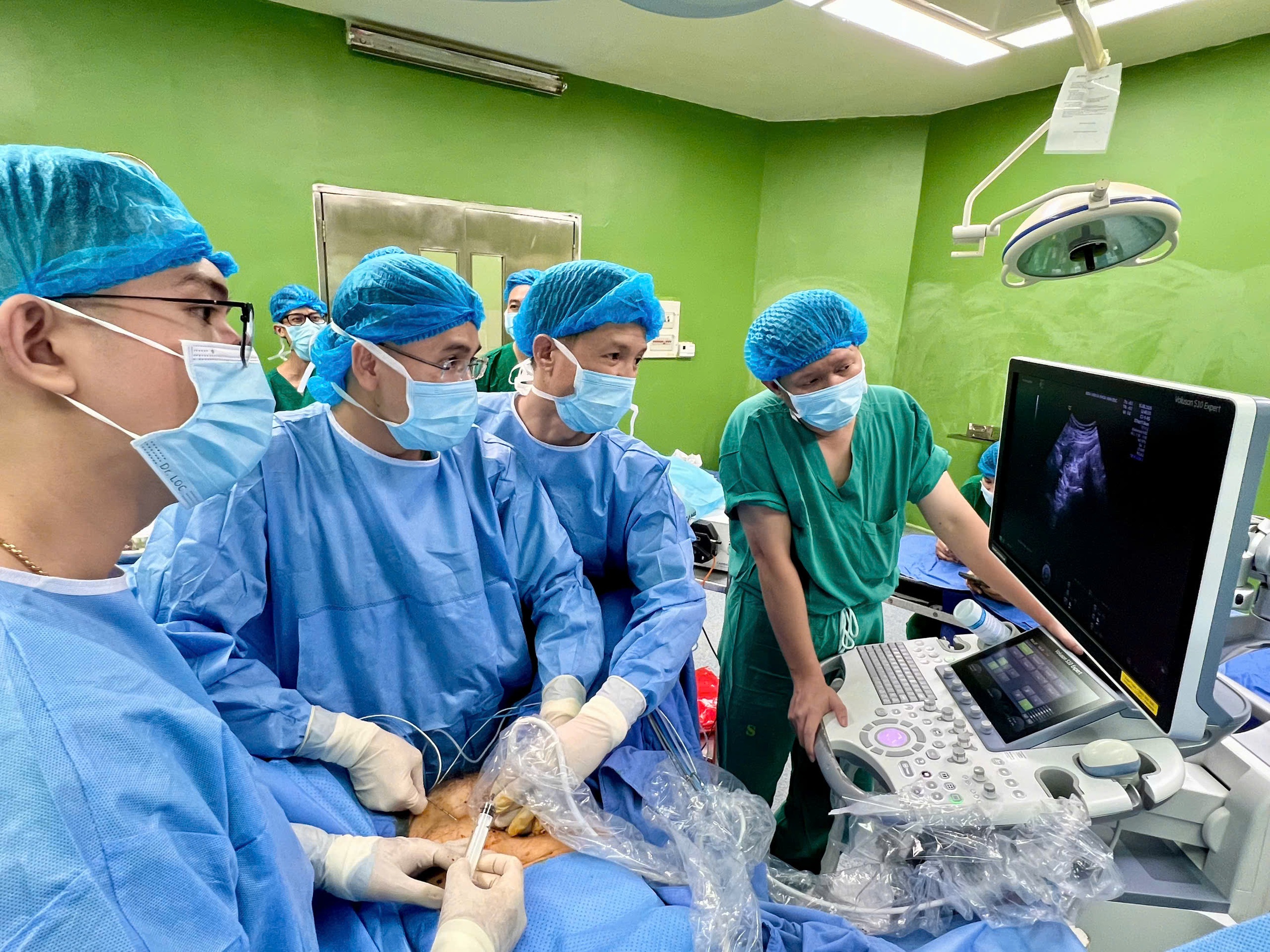 Gi&aacute;m đốc Sở Y tế Đ&agrave; Nẵng: Bệnh viện Vĩnh Đức l&agrave; &ldquo;tấm gương vượt kh&oacute;&rdquo;- Ảnh 4.