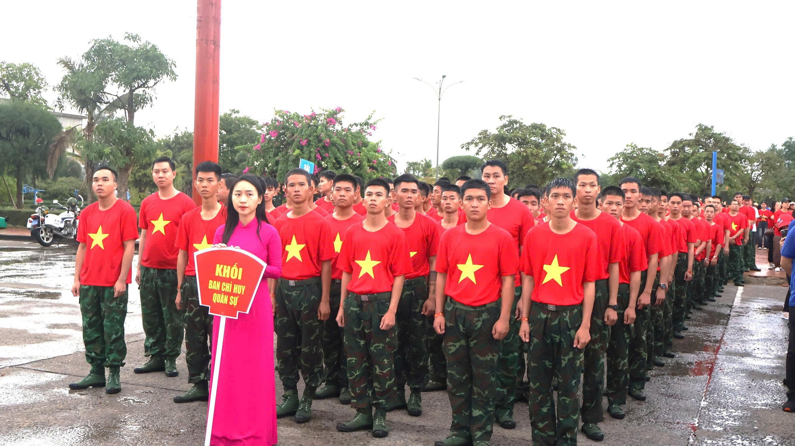 Hơn 5.000 người Quảng Trị cùng cả nước đi bộ "Cùng Việt Nam tiến bước"- Ảnh 9.