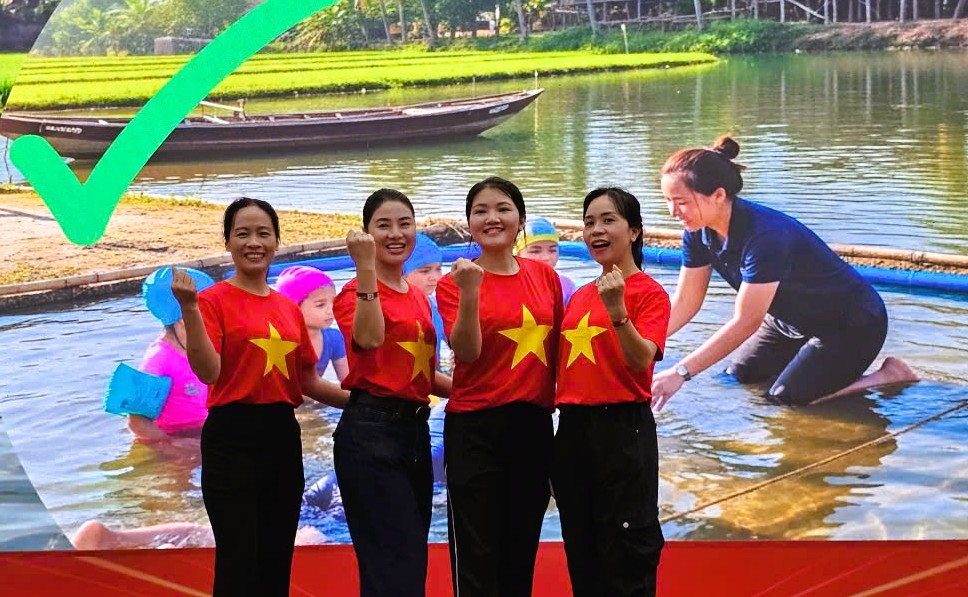 32 ng&agrave;n người ở Thanh H&oacute;a xuống đường đi bộ "C&ugrave;ng Việt Nam tiến bước"- Ảnh 16.