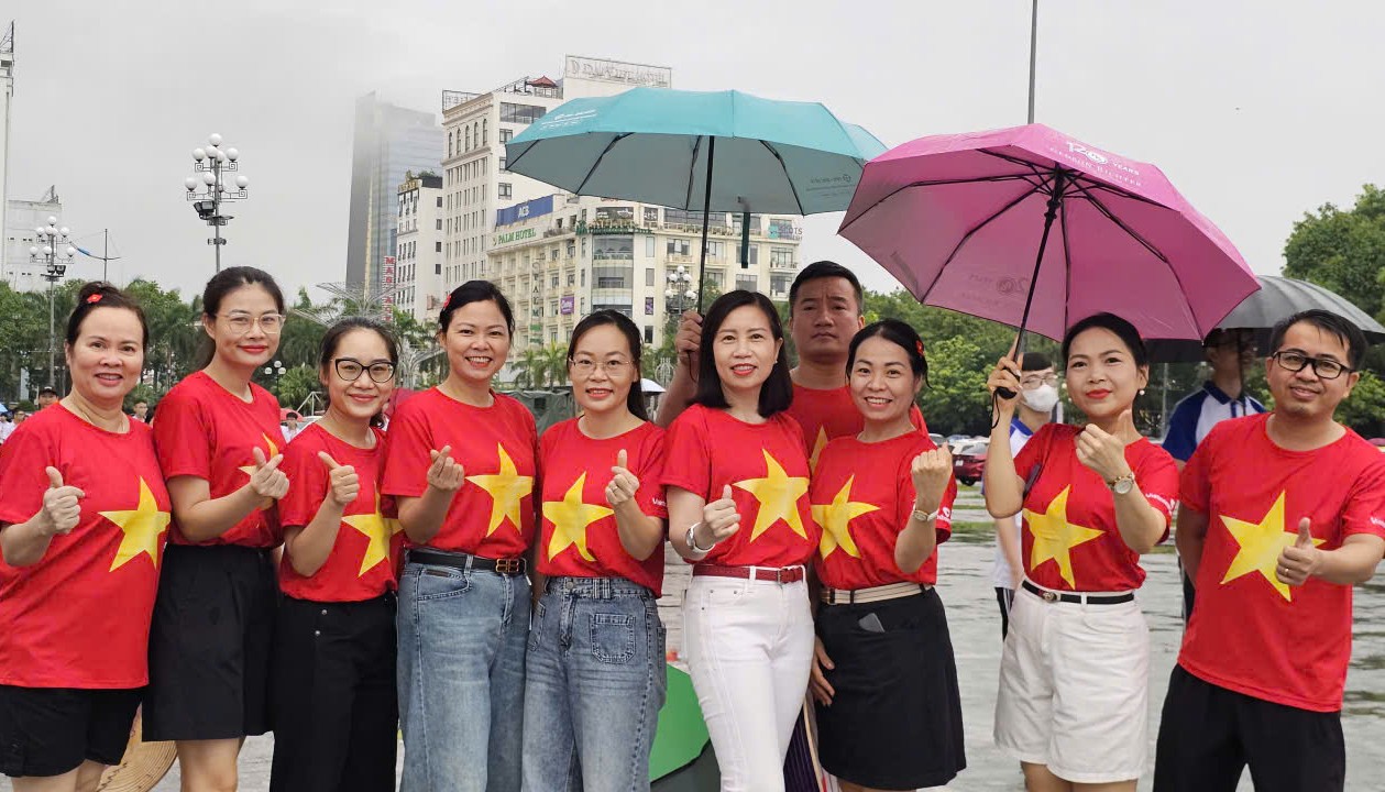 32 ng&agrave;n người ở Thanh H&oacute;a xuống đường đi bộ "C&ugrave;ng Việt Nam tiến bước"- Ảnh 12.